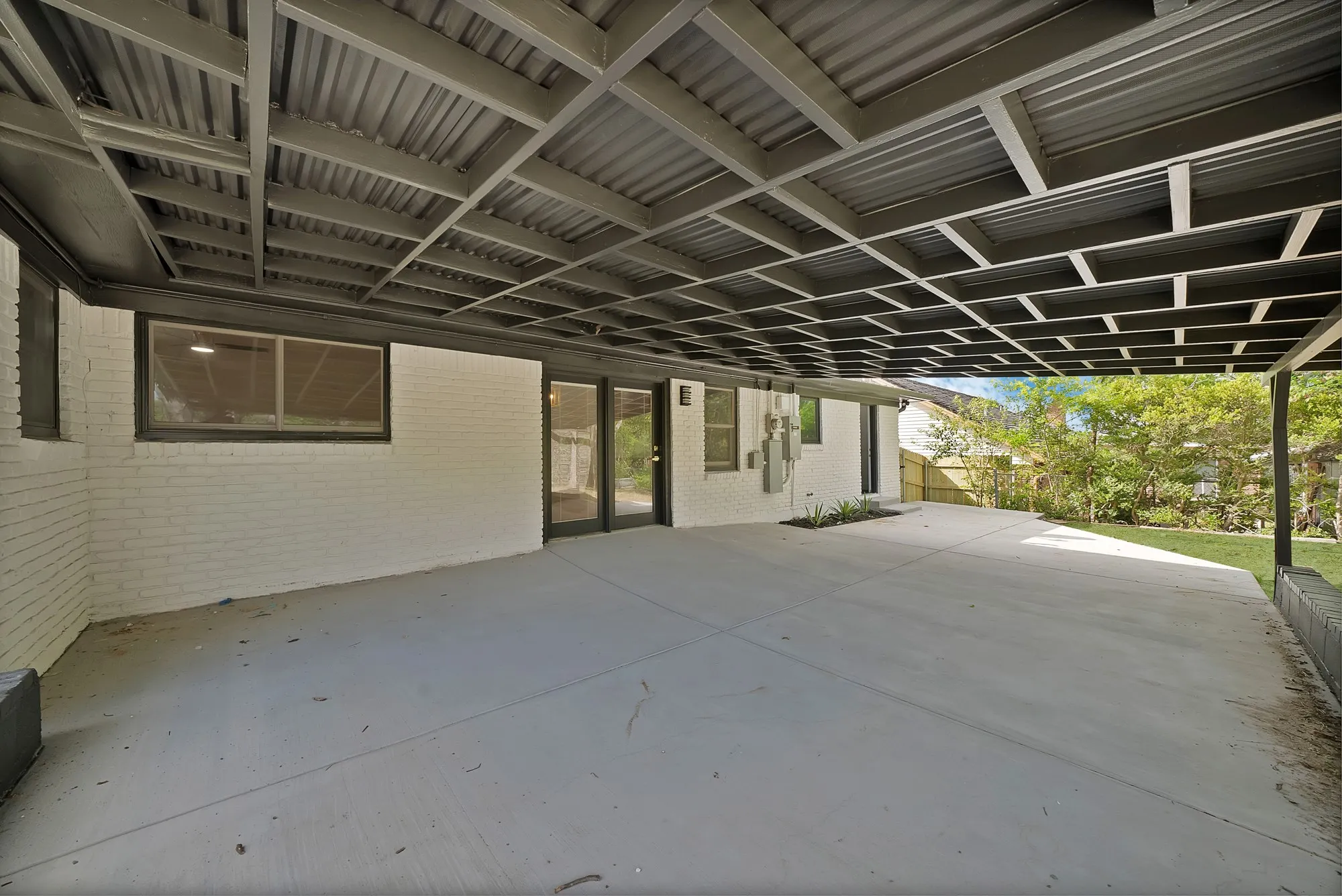 Single Family Residence For Sale in Tarrant County , 5617 Wharton Drive, Fort Worth, Texas 76133, 4 Bedroom, 2 Bathroom, 2 Garage spaces, 1,886 Sqft, built in 1959, mls#21277751, Real Estate Agent in Fort Worth, Homes For Sale in Tarrant county, Homes For Sale in Fort Worth, Realtor in Fort Worth Texas, Real Estate Brokerage Independent Realty Texas, Luminita Cordes Realtor