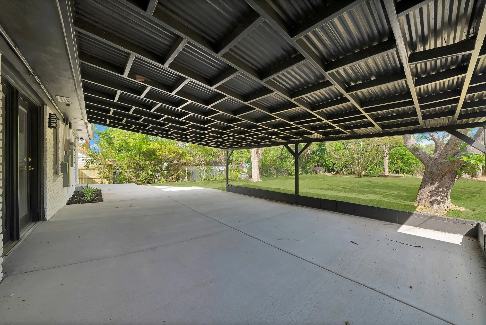 Single Family Residence For Sale in Tarrant County , 5617 Wharton Drive, Fort Worth, Texas 76133, 4 Bedroom, 2 Bathroom, 2 Garage spaces, 1,886 Sqft, built in 1959, mls#21277751, Real Estate Agent in Fort Worth, Homes For Sale in Tarrant county, Homes For Sale in Fort Worth, Realtor in Fort Worth Texas, Real Estate Brokerage Independent Realty Texas, Luminita Cordes Realtor