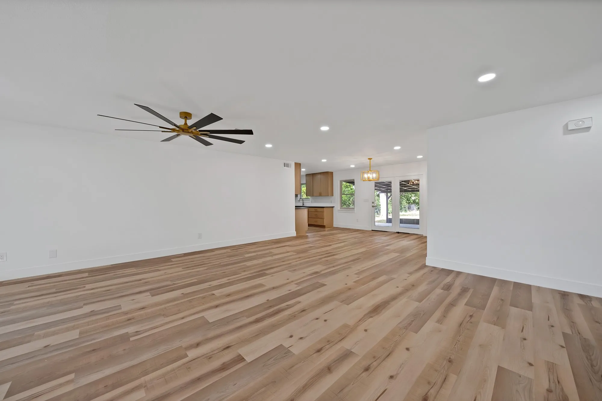 Single Family Residence For Sale in Tarrant County , 5617 Wharton Drive, Fort Worth, Texas 76133, 4 Bedroom, 2 Bathroom, 2 Garage spaces, 1,886 Sqft, built in 1959, mls#21277751, Real Estate Agent in Fort Worth, Homes For Sale in Tarrant county, Homes For Sale in Fort Worth, Realtor in Fort Worth Texas, Real Estate Brokerage Independent Realty Texas, Luminita Cordes Realtor