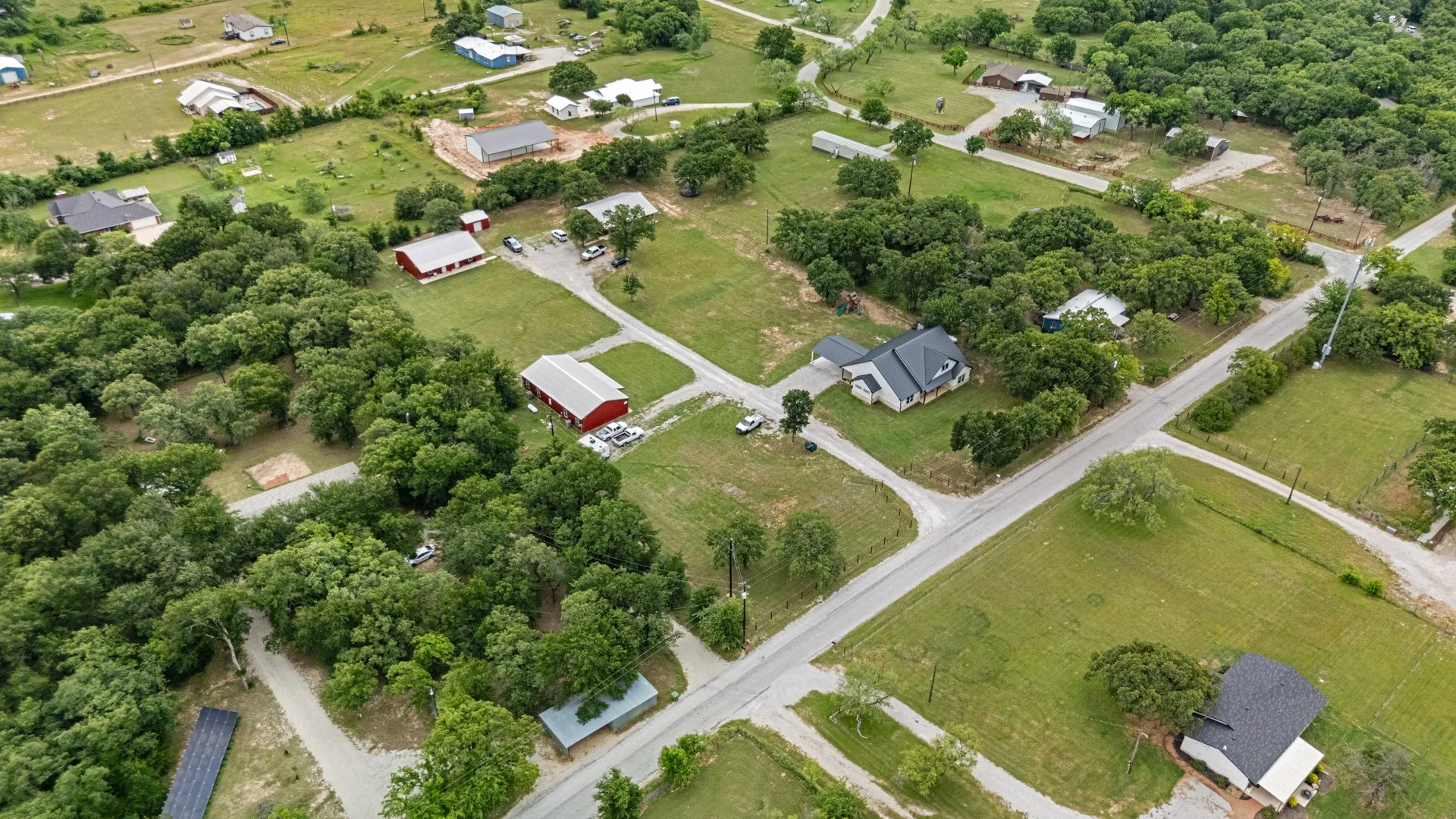 Duplex For Sale in Wise County , 137 County Road 3351, Paradise, Texas 76073, 12 Bedroom, 9 Bathroom, Garage spaces, 8,180 Sqft, built in 2020, mls#21270049, Real Estate Agent in Paradise, Homes For Sale in Wise county, Homes For Sale in Paradise, Realtor in Paradise Texas, Real Estate Brokerage Independent Realty Texas, Luminita Cordes Realtor