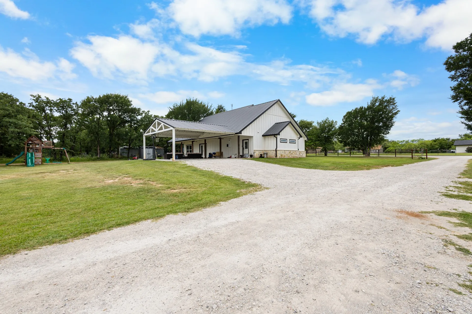 Duplex For Sale in Wise County , 137 County Road 3351, Paradise, Texas 76073, 12 Bedroom, 9 Bathroom, Garage spaces, 8,180 Sqft, built in 2020, mls#21270049, Real Estate Agent in Paradise, Homes For Sale in Wise county, Homes For Sale in Paradise, Realtor in Paradise Texas, Real Estate Brokerage Independent Realty Texas, Luminita Cordes Realtor