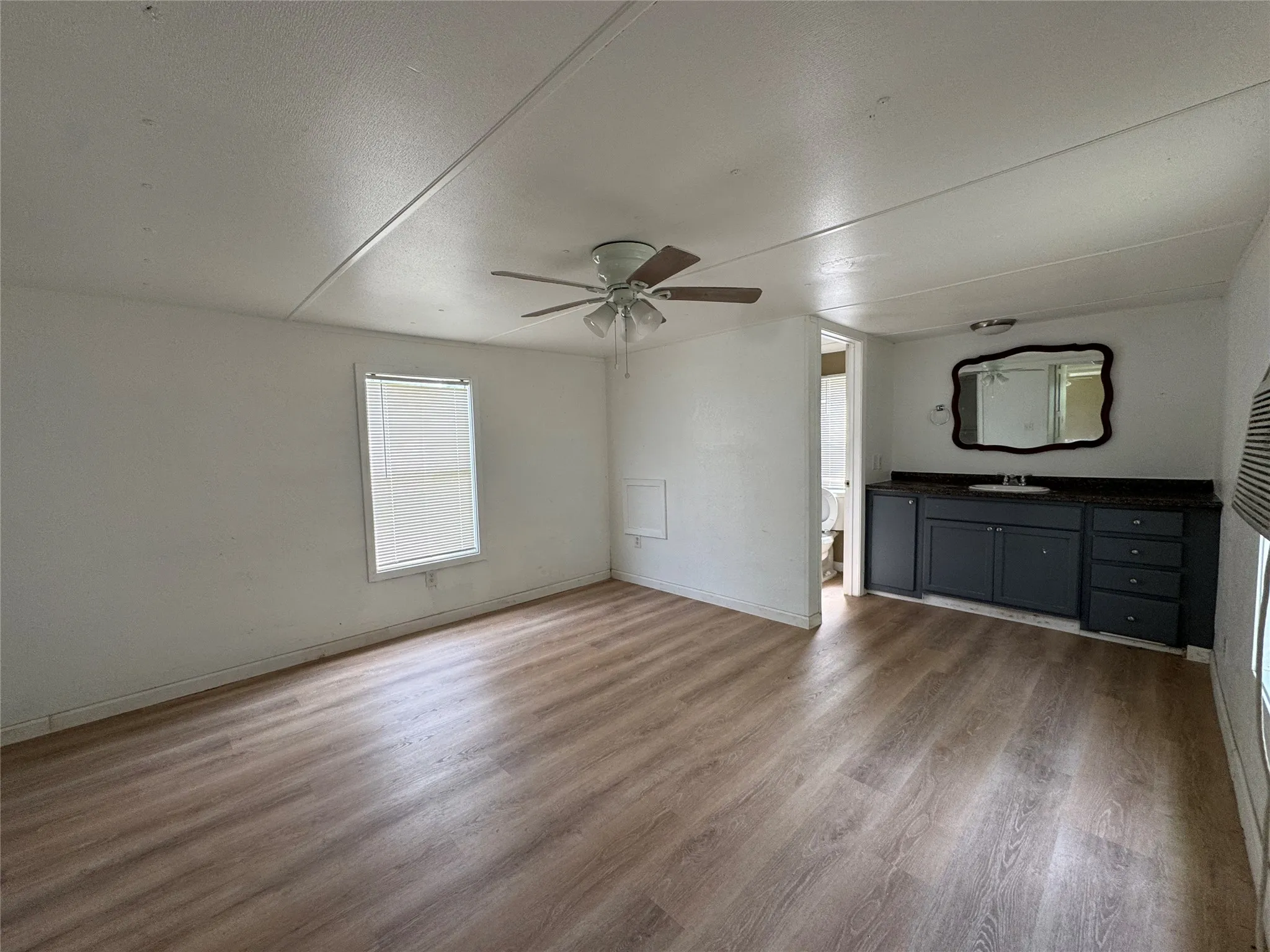 Mobile Home For Rent in Hopkins County , 204 W Tarrant Street, Cumby, Texas 75433, 2 Bedroom, 2 Bathroom, Garage spaces, 924 Sqft, built in 1982, mls#21276300, Real Estate Agent in Cumby, Homes For Rent in Hopkins county, Homes For Rent in Cumby, Realtor in Cumby Texas, Real Estate Brokerage Independent Realty Texas, Luminita Cordes Realtor