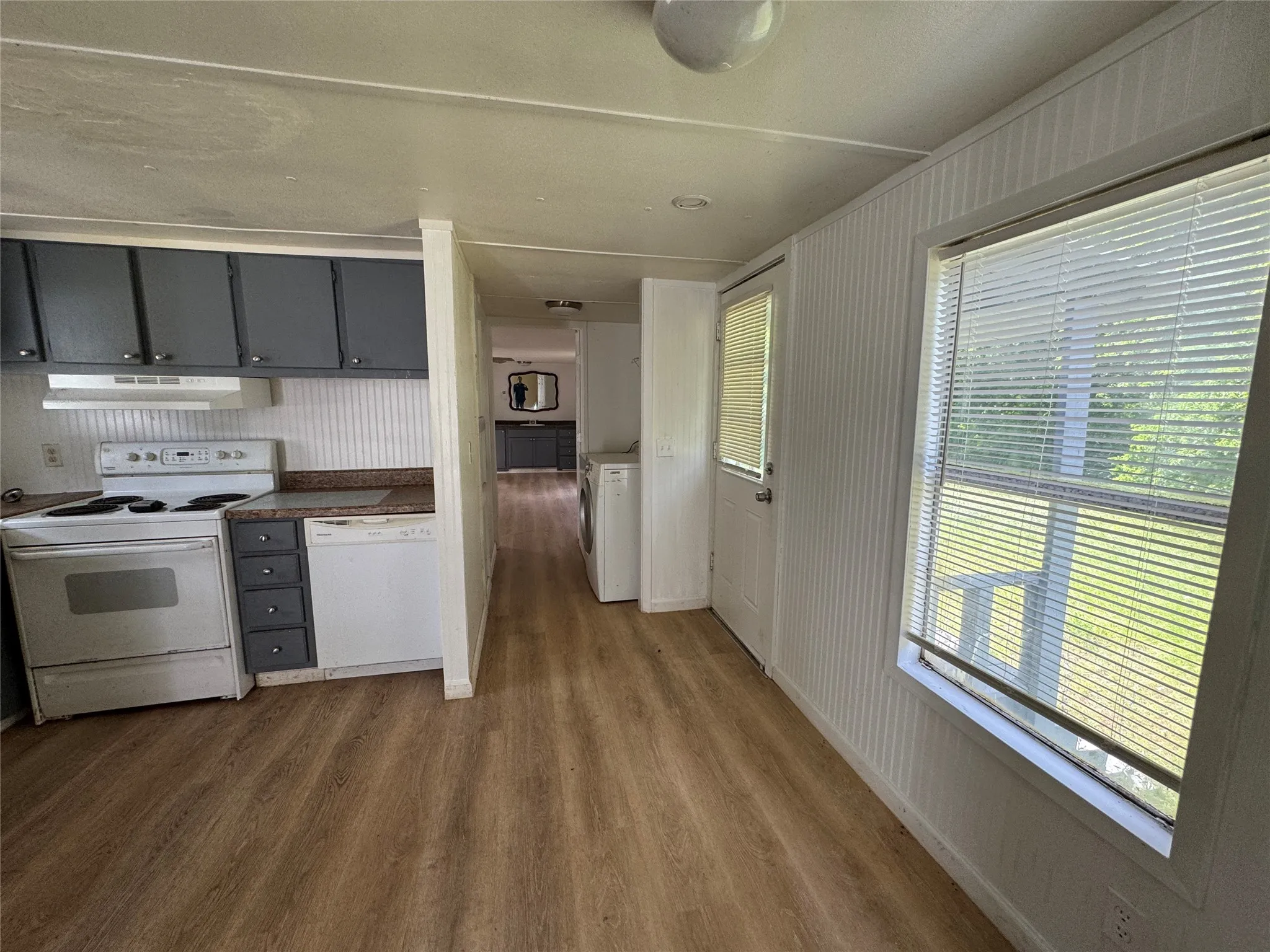 Mobile Home For Rent in Hopkins County , 204 W Tarrant Street, Cumby, Texas 75433, 2 Bedroom, 2 Bathroom, Garage spaces, 924 Sqft, built in 1982, mls#21276300, Real Estate Agent in Cumby, Homes For Rent in Hopkins county, Homes For Rent in Cumby, Realtor in Cumby Texas, Real Estate Brokerage Independent Realty Texas, Luminita Cordes Realtor