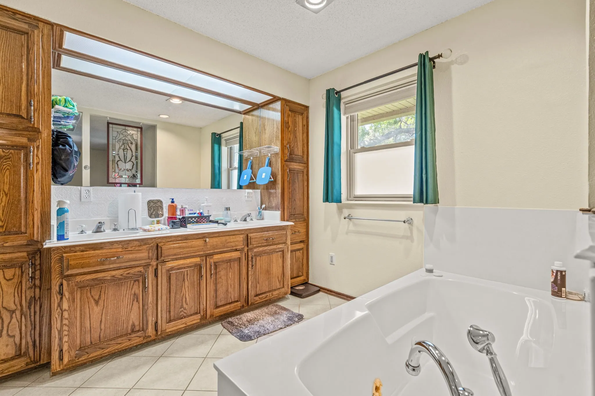 Duplex For Sale in Tarrant County , 5111/5109 Ledgestone Drive, Fort Worth, Texas 76132, 5 Bedroom, 5 Bathroom, Garage spaces, 0 Sqft, built in 1979, mls#21278330, Real Estate Agent in Fort Worth, Homes For Sale in Tarrant county, Homes For Sale in Fort Worth, Realtor in Fort Worth Texas, Real Estate Brokerage Independent Realty Texas, Luminita Cordes Realtor