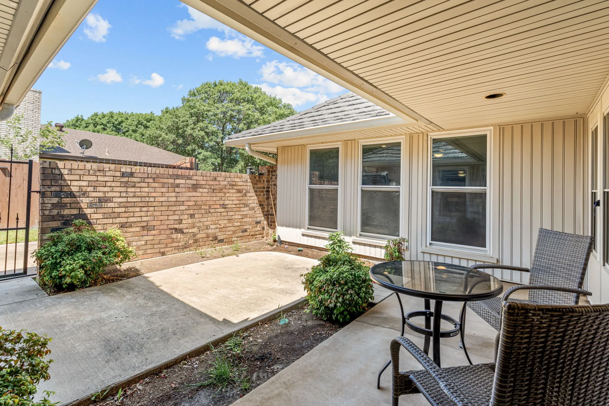 Duplex For Sale in Tarrant County , 5111/5109 Ledgestone Drive, Fort Worth, Texas 76132, 5 Bedroom, 5 Bathroom, Garage spaces, 0 Sqft, built in 1979, mls#21278330, Real Estate Agent in Fort Worth, Homes For Sale in Tarrant county, Homes For Sale in Fort Worth, Realtor in Fort Worth Texas, Real Estate Brokerage Independent Realty Texas, Luminita Cordes Realtor