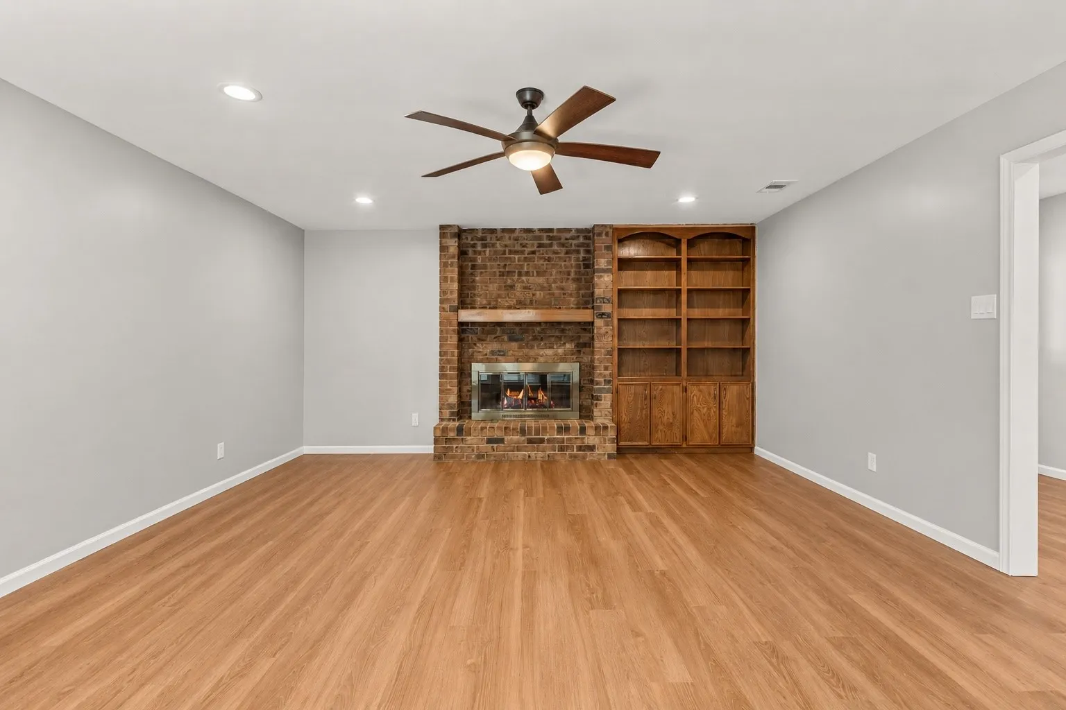 Duplex For Sale in Tarrant County , 5111/5109 Ledgestone Drive, Fort Worth, Texas 76132, 5 Bedroom, 5 Bathroom, Garage spaces, 0 Sqft, built in 1979, mls#21278330, Real Estate Agent in Fort Worth, Homes For Sale in Tarrant county, Homes For Sale in Fort Worth, Realtor in Fort Worth Texas, Real Estate Brokerage Independent Realty Texas, Luminita Cordes Realtor