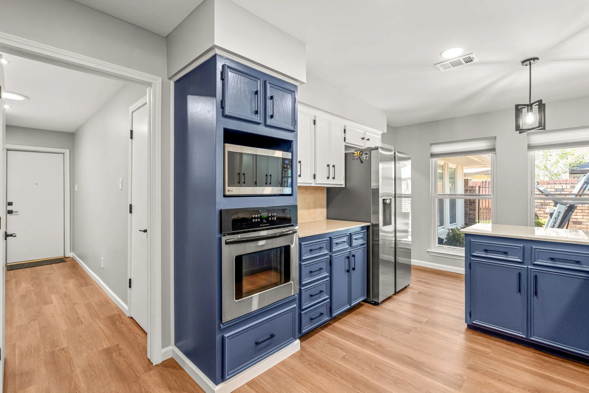 Duplex For Sale in Tarrant County , 5111/5109 Ledgestone Drive, Fort Worth, Texas 76132, 5 Bedroom, 5 Bathroom, Garage spaces, 0 Sqft, built in 1979, mls#21278330, Real Estate Agent in Fort Worth, Homes For Sale in Tarrant county, Homes For Sale in Fort Worth, Realtor in Fort Worth Texas, Real Estate Brokerage Independent Realty Texas, Luminita Cordes Realtor