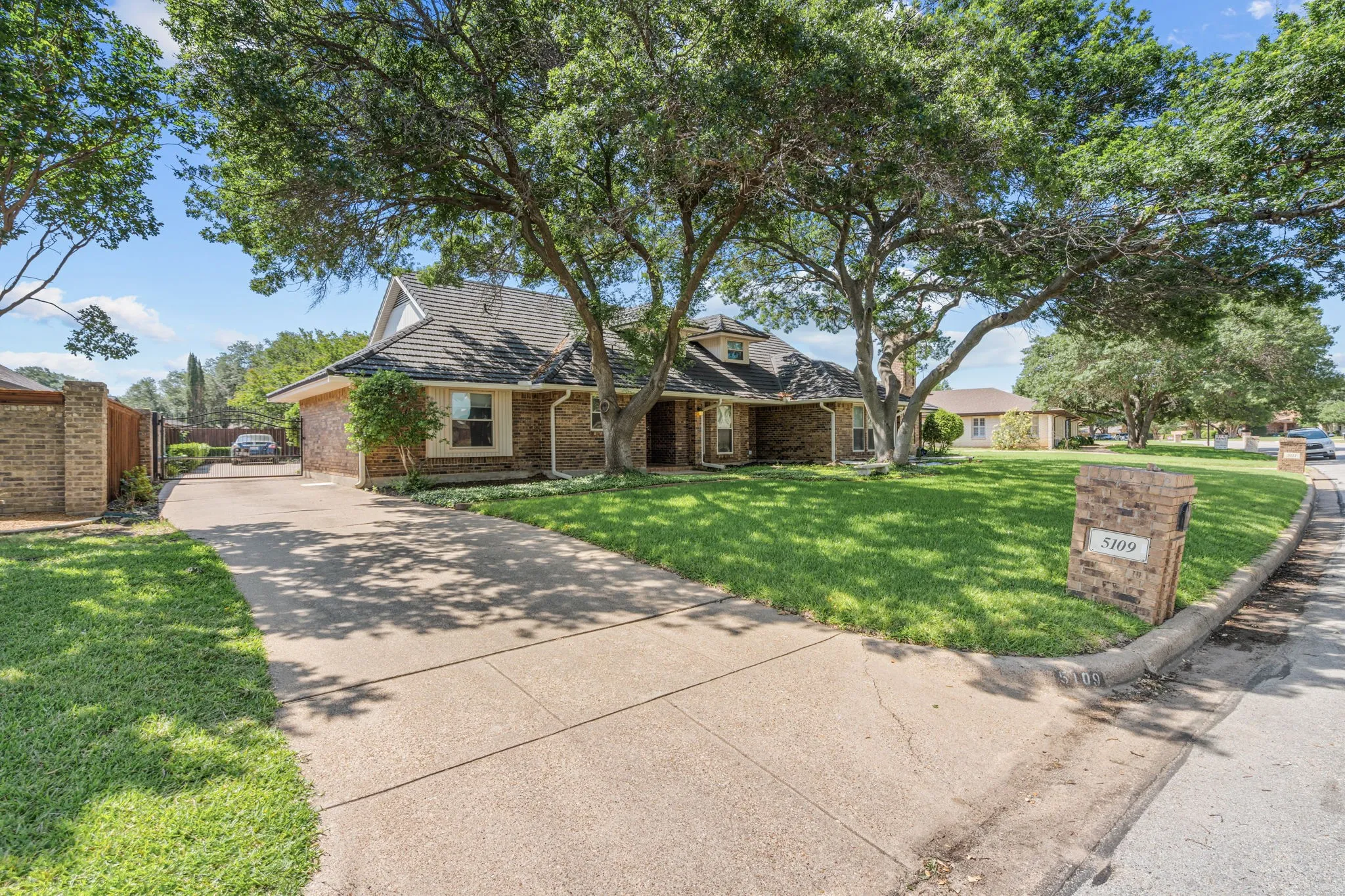 Duplex For Sale in Tarrant County , 5111/5109 Ledgestone Drive, Fort Worth, Texas 76132, 5 Bedroom, 5 Bathroom, Garage spaces, 0 Sqft, built in 1979, mls#21278330, Real Estate Agent in Fort Worth, Homes For Sale in Tarrant county, Homes For Sale in Fort Worth, Realtor in Fort Worth Texas, Real Estate Brokerage Independent Realty Texas, Luminita Cordes Realtor