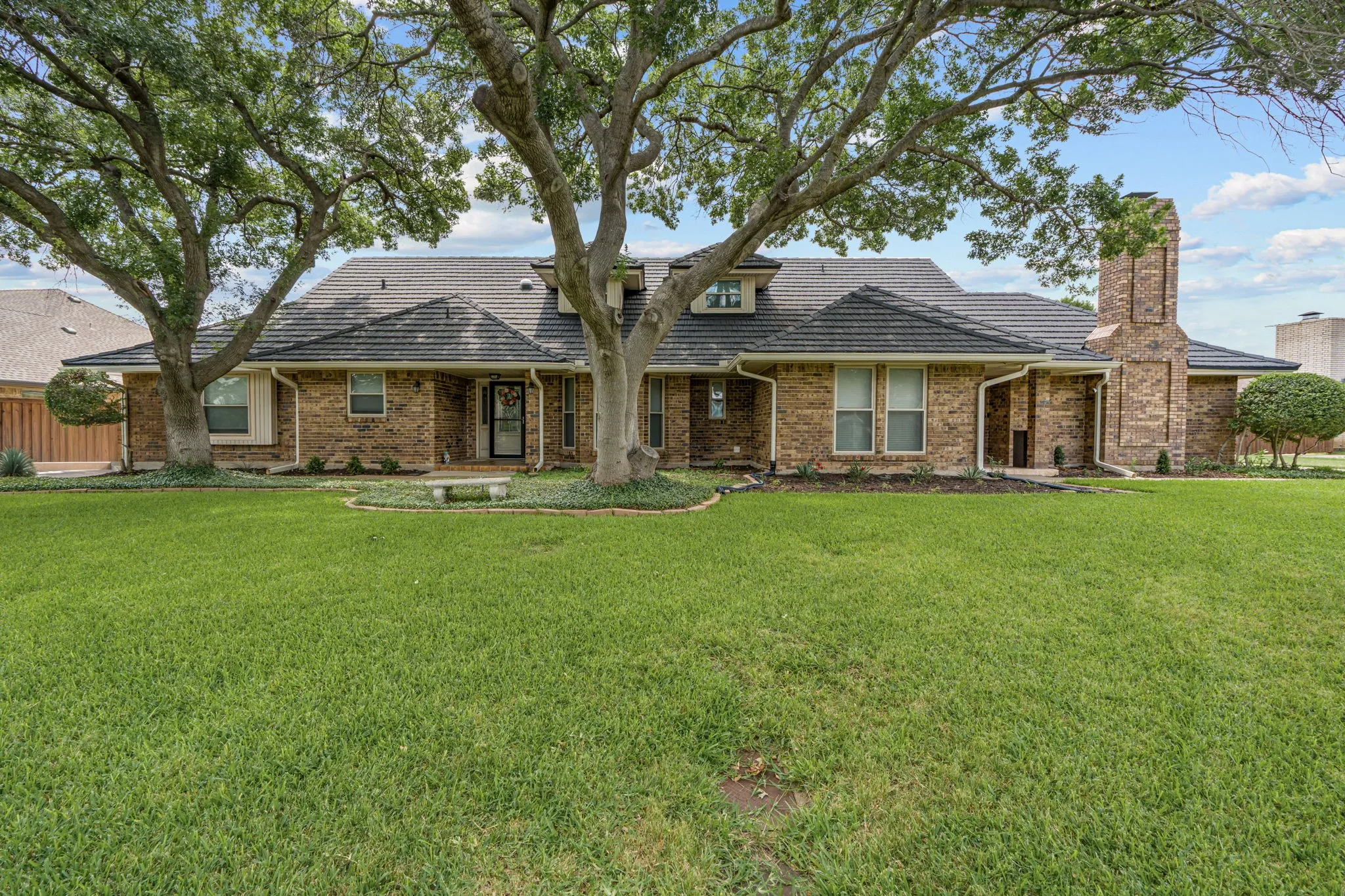Duplex For Sale in Tarrant County , 5111/5109 Ledgestone Drive, Fort Worth, Texas 76132, 5 Bedroom, 5 Bathroom, Garage spaces, 0 Sqft, built in 1979, mls#21278330, Real Estate Agent in Fort Worth, Homes For Sale in Tarrant county, Homes For Sale in Fort Worth, Realtor in Fort Worth Texas, Real Estate Brokerage Independent Realty Texas, Luminita Cordes Realtor