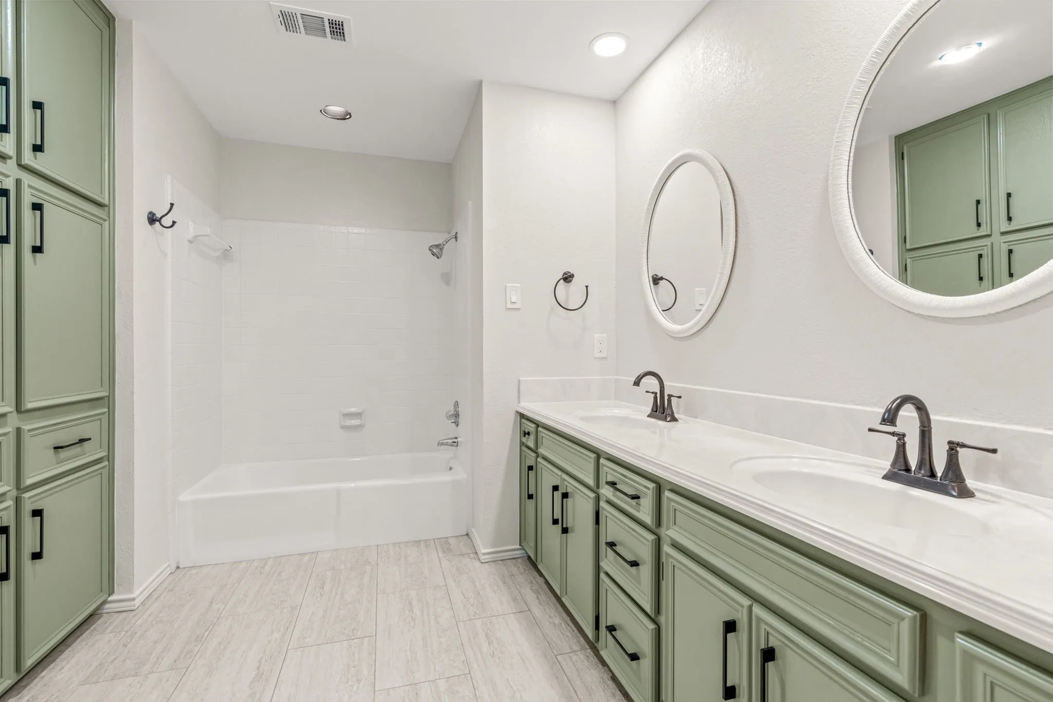 Duplex For Sale in Tarrant County , 5111/5109 Ledgestone Drive, Fort Worth, Texas 76132, 5 Bedroom, 5 Bathroom, Garage spaces, 0 Sqft, built in 1979, mls#21278330, Real Estate Agent in Fort Worth, Homes For Sale in Tarrant county, Homes For Sale in Fort Worth, Realtor in Fort Worth Texas, Real Estate Brokerage Independent Realty Texas, Luminita Cordes Realtor