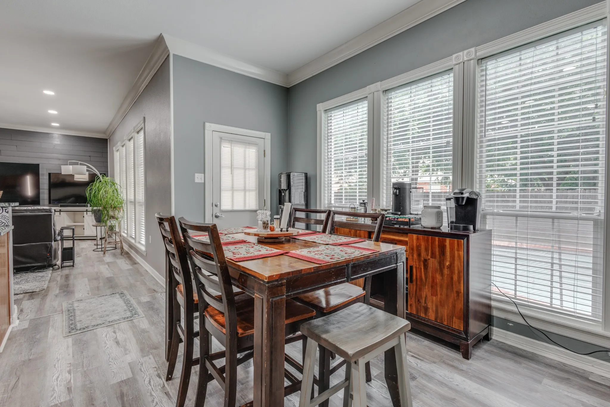 Single Family Residence For Sale in Taylor County , 1625 Lakeshore Drive, Abilene, Texas 79602, 5 Bedrooms, 4 Bathrooms, 3 Garage spaces, 3,640 Sqft, built in 1998, Price $550,000, mls#21276289, Real Estate Agent in Abilene, Homes For Sale in Taylor county, Homes For Sale in Abilene, Realtor in Abilene Texas, Real Estate Brokerage Independent Realty Texas, Luminita Cordes Realtor