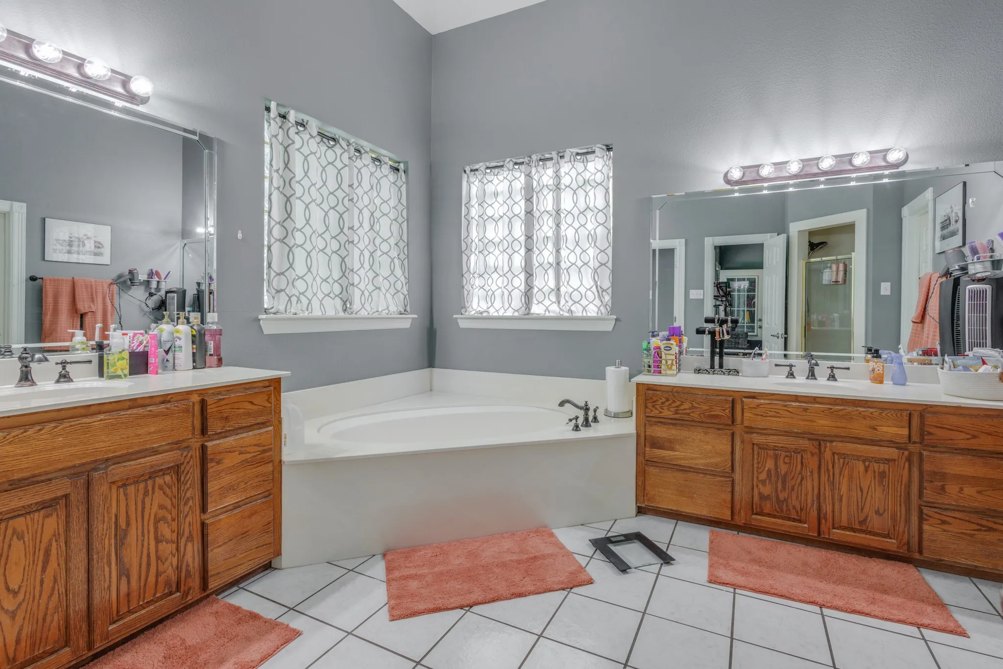Single Family Residence For Sale in Taylor County , 1625 Lakeshore Drive, Abilene, Texas 79602, 5 Bedrooms, 4 Bathrooms, 3 Garage spaces, 3,640 Sqft, built in 1998, Price $550,000, mls#21276289, Real Estate Agent in Abilene, Homes For Sale in Taylor county, Homes For Sale in Abilene, Realtor in Abilene Texas, Real Estate Brokerage Independent Realty Texas, Luminita Cordes Realtor