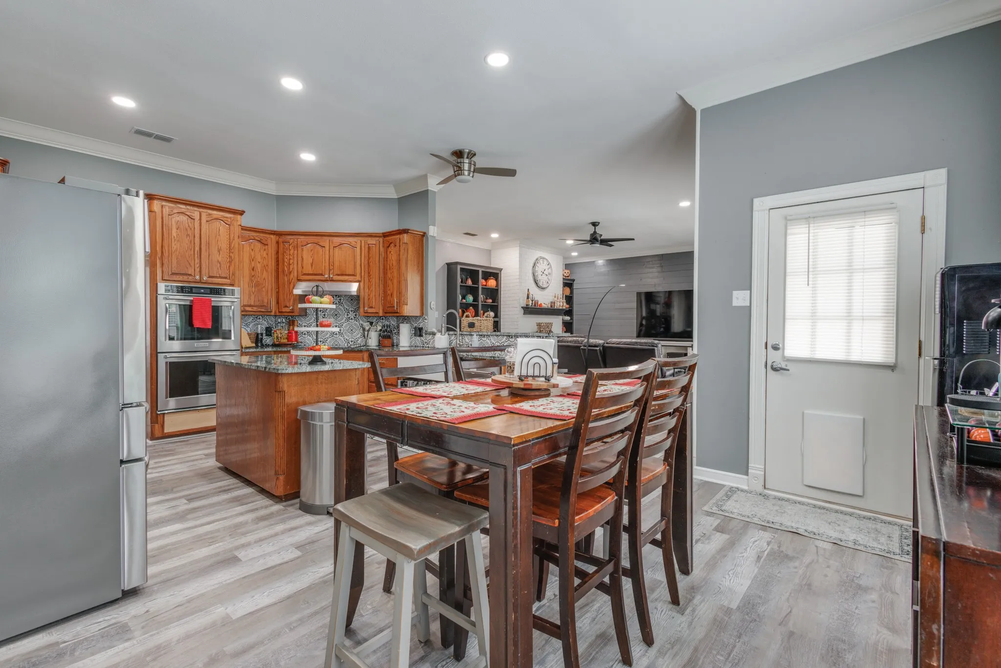Single Family Residence For Sale in Taylor County , 1625 Lakeshore Drive, Abilene, Texas 79602, 5 Bedrooms, 4 Bathrooms, 3 Garage spaces, 3,640 Sqft, built in 1998, Price $550,000, mls#21276289, Real Estate Agent in Abilene, Homes For Sale in Taylor county, Homes For Sale in Abilene, Realtor in Abilene Texas, Real Estate Brokerage Independent Realty Texas, Luminita Cordes Realtor