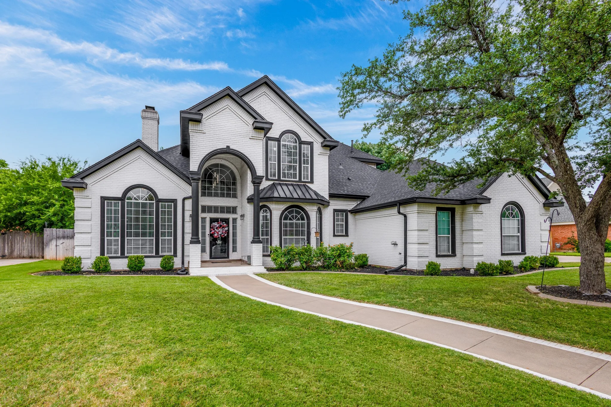 Single Family Residence For Sale in Taylor County , 1625 Lakeshore Drive, Abilene, Texas 79602, 5 Bedrooms, 4 Bathrooms, 3 Garage spaces, 3,640 Sqft, built in 1998, Price $550,000, mls#21276289, Real Estate Agent in Abilene, Homes For Sale in Taylor county, Homes For Sale in Abilene, Realtor in Abilene Texas, Real Estate Brokerage Independent Realty Texas, Luminita Cordes Realtor