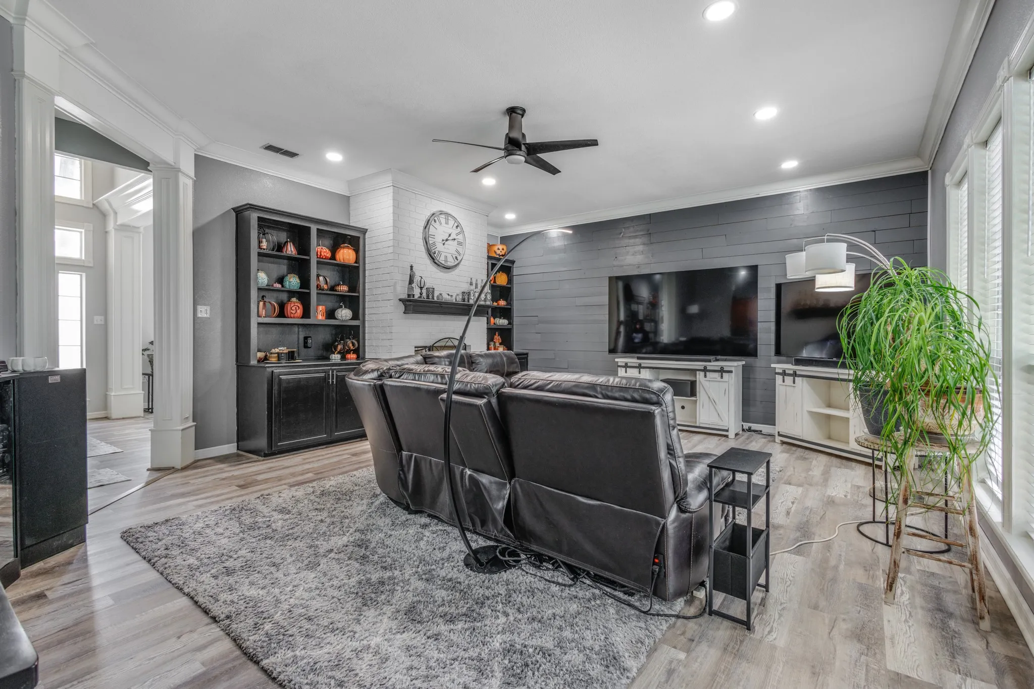 Single Family Residence For Sale in Taylor County , 1625 Lakeshore Drive, Abilene, Texas 79602, 5 Bedrooms, 4 Bathrooms, 3 Garage spaces, 3,640 Sqft, built in 1998, Price $550,000, mls#21276289, Real Estate Agent in Abilene, Homes For Sale in Taylor county, Homes For Sale in Abilene, Realtor in Abilene Texas, Real Estate Brokerage Independent Realty Texas, Luminita Cordes Realtor