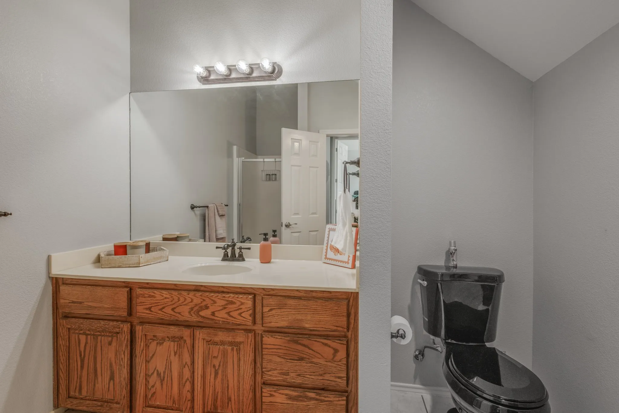 Single Family Residence For Sale in Taylor County , 1625 Lakeshore Drive, Abilene, Texas 79602, 5 Bedrooms, 4 Bathrooms, 3 Garage spaces, 3,640 Sqft, built in 1998, Price $550,000, mls#21276289, Real Estate Agent in Abilene, Homes For Sale in Taylor county, Homes For Sale in Abilene, Realtor in Abilene Texas, Real Estate Brokerage Independent Realty Texas, Luminita Cordes Realtor