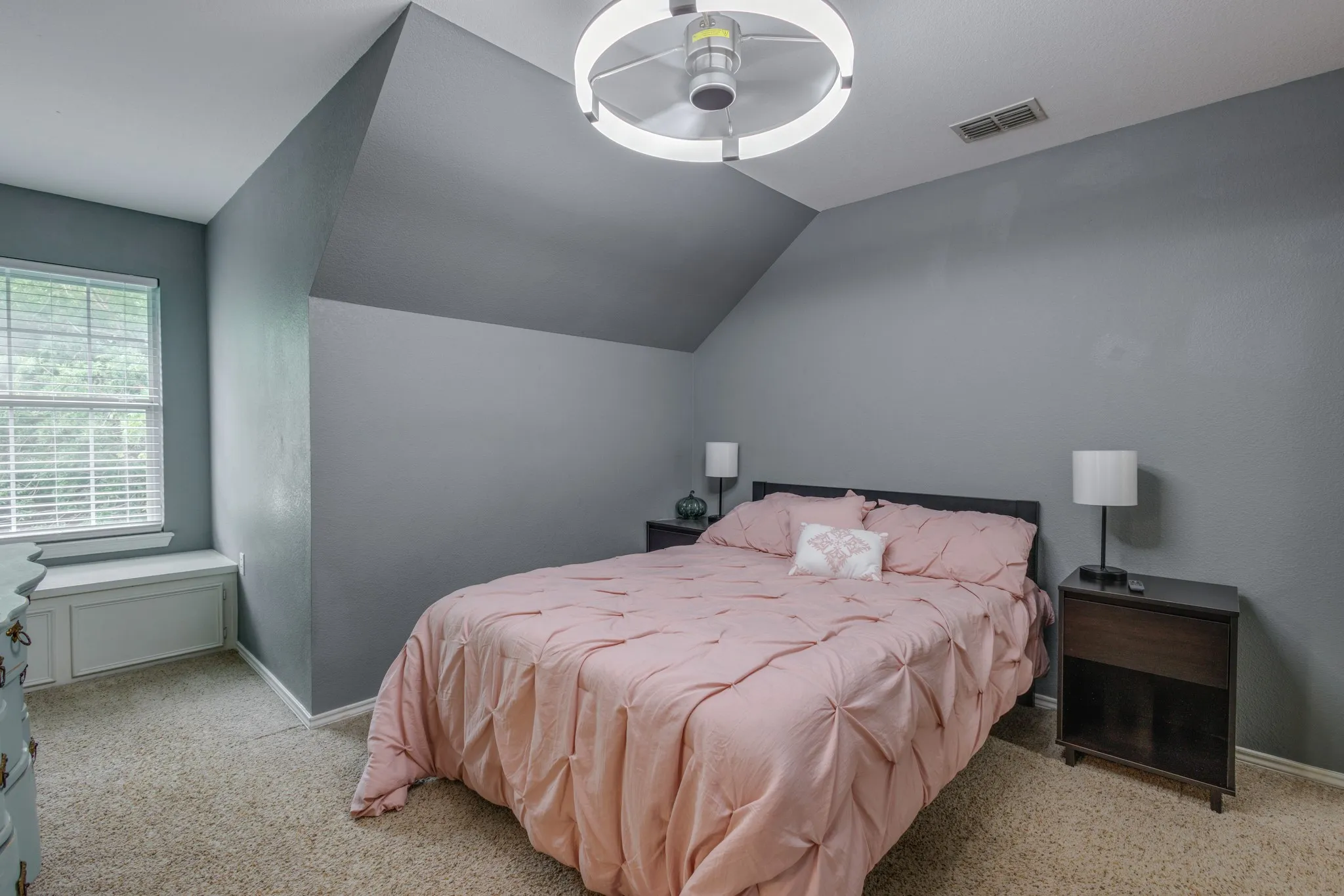 Single Family Residence For Sale in Taylor County , 1625 Lakeshore Drive, Abilene, Texas 79602, 5 Bedrooms, 4 Bathrooms, 3 Garage spaces, 3,640 Sqft, built in 1998, Price $550,000, mls#21276289, Real Estate Agent in Abilene, Homes For Sale in Taylor county, Homes For Sale in Abilene, Realtor in Abilene Texas, Real Estate Brokerage Independent Realty Texas, Luminita Cordes Realtor