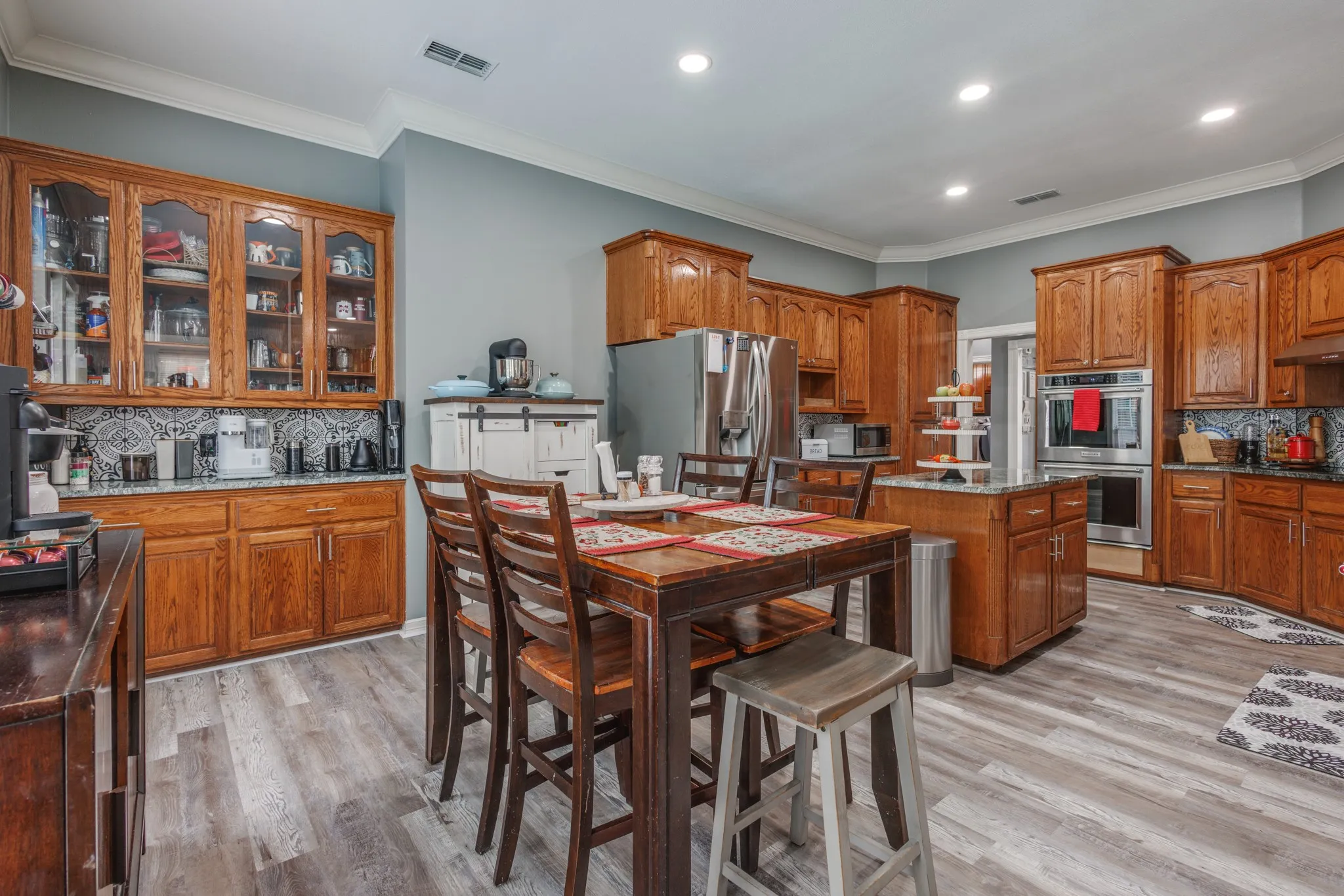 Single Family Residence For Sale in Taylor County , 1625 Lakeshore Drive, Abilene, Texas 79602, 5 Bedrooms, 4 Bathrooms, 3 Garage spaces, 3,640 Sqft, built in 1998, Price $550,000, mls#21276289, Real Estate Agent in Abilene, Homes For Sale in Taylor county, Homes For Sale in Abilene, Realtor in Abilene Texas, Real Estate Brokerage Independent Realty Texas, Luminita Cordes Realtor