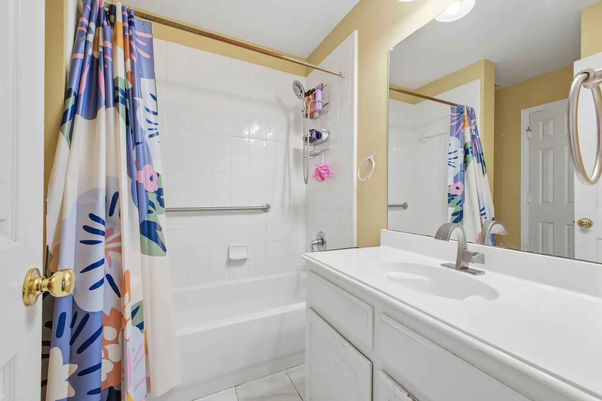 Single Family Residence For Sale in Denton County , 1605 Hawkins Court, Carrollton, Texas 75010, 4 Bedroom, 3 Bathroom, 2 Garage spaces, 2,705 Sqft, built in 2000, mls#21275510, Real Estate Agent in Carrollton, Homes For Sale in Denton county, Homes For Sale in Carrollton, Realtor in Carrollton Texas, Real Estate Brokerage Independent Realty Texas, Luminita Cordes Realtor