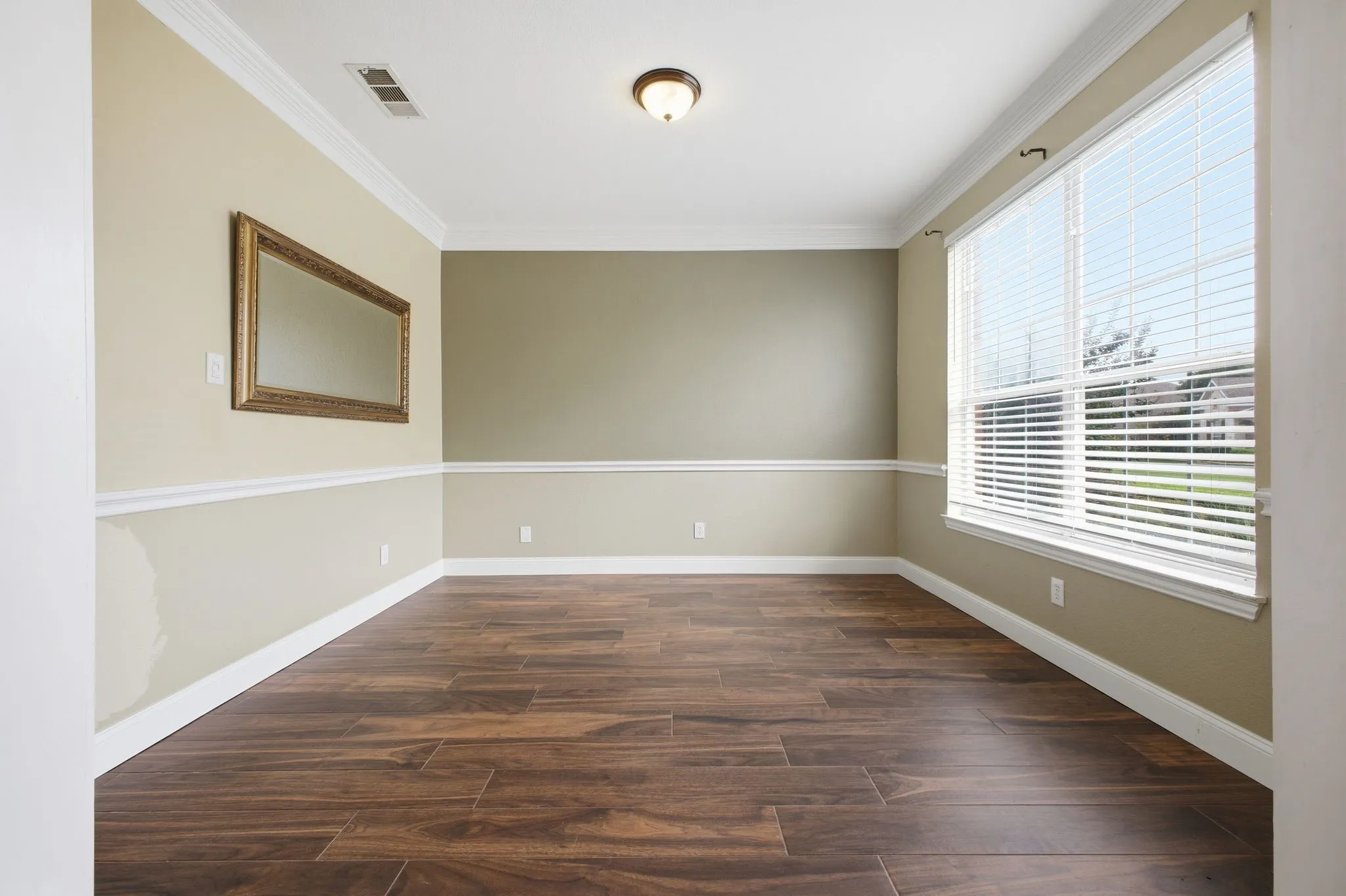 Single Family Residence For Sale in Denton County , 1605 Hawkins Court, Carrollton, Texas 75010, 4 Bedroom, 3 Bathroom, 2 Garage spaces, 2,705 Sqft, built in 2000, mls#21275510, Real Estate Agent in Carrollton, Homes For Sale in Denton county, Homes For Sale in Carrollton, Realtor in Carrollton Texas, Real Estate Brokerage Independent Realty Texas, Luminita Cordes Realtor