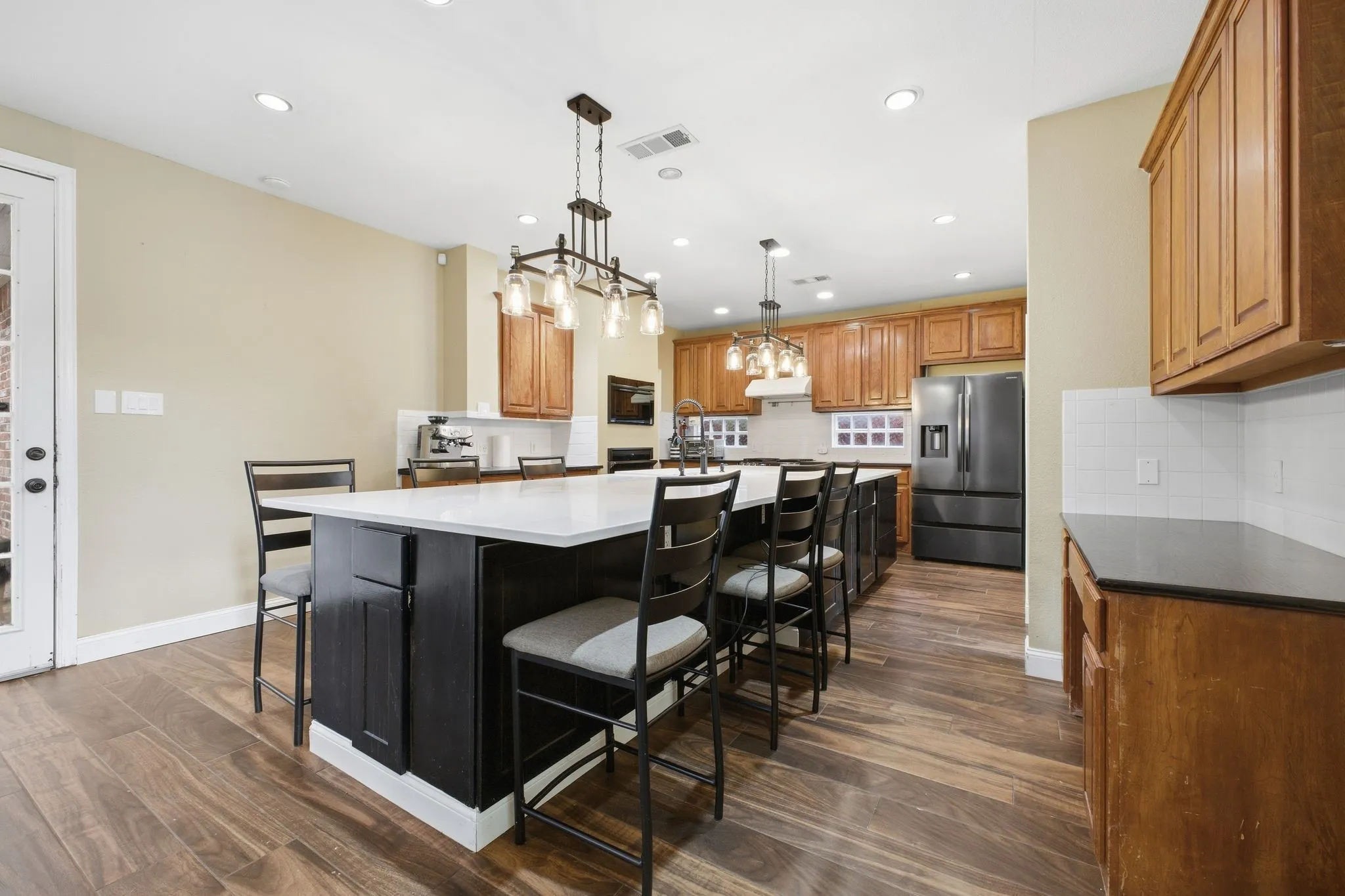 Single Family Residence For Sale in Denton County , 1605 Hawkins Court, Carrollton, Texas 75010, 4 Bedroom, 3 Bathroom, 2 Garage spaces, 2,705 Sqft, built in 2000, mls#21275510, Real Estate Agent in Carrollton, Homes For Sale in Denton county, Homes For Sale in Carrollton, Realtor in Carrollton Texas, Real Estate Brokerage Independent Realty Texas, Luminita Cordes Realtor