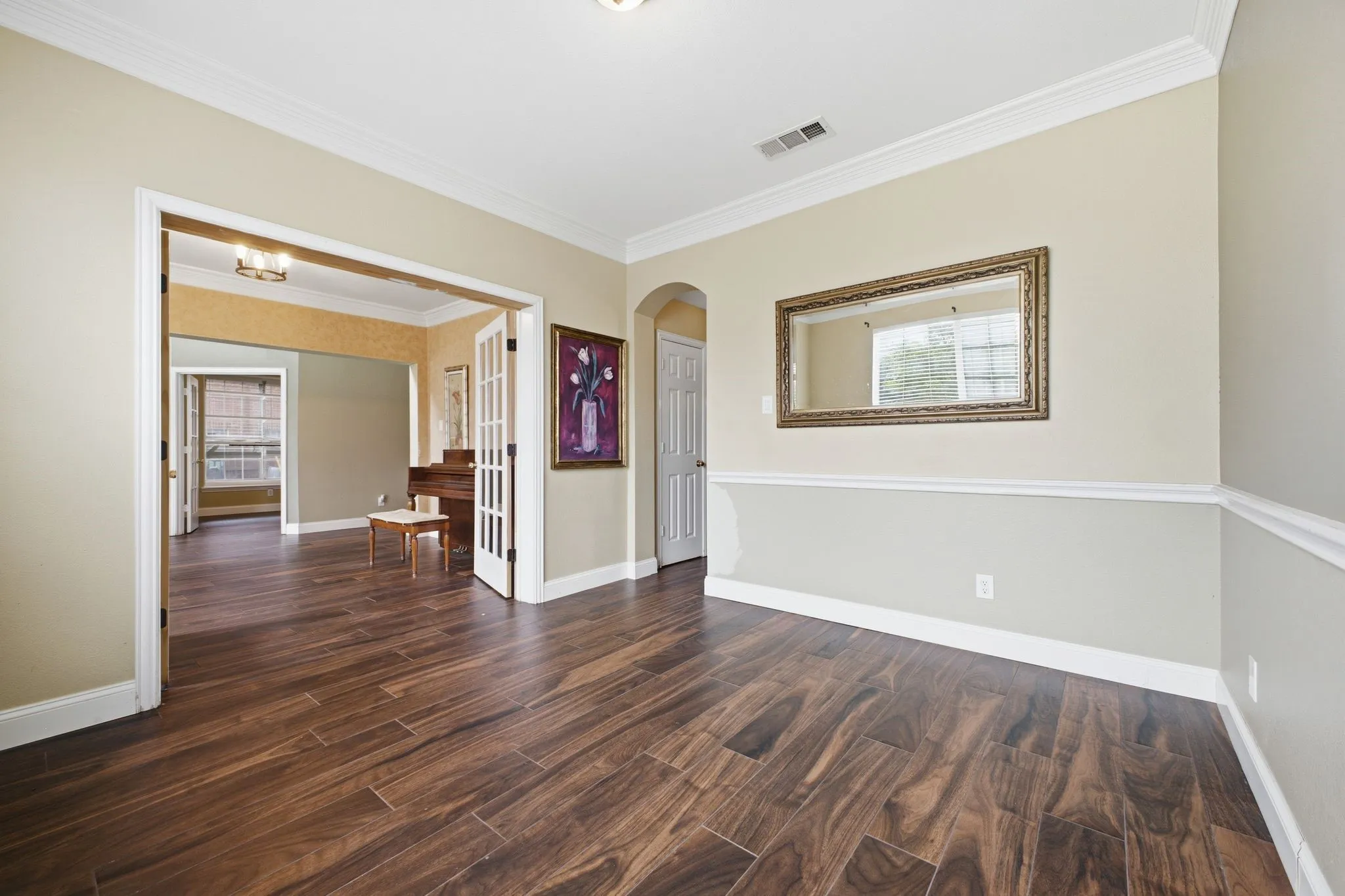 Single Family Residence For Sale in Denton County , 1605 Hawkins Court, Carrollton, Texas 75010, 4 Bedroom, 3 Bathroom, 2 Garage spaces, 2,705 Sqft, built in 2000, mls#21275510, Real Estate Agent in Carrollton, Homes For Sale in Denton county, Homes For Sale in Carrollton, Realtor in Carrollton Texas, Real Estate Brokerage Independent Realty Texas, Luminita Cordes Realtor
