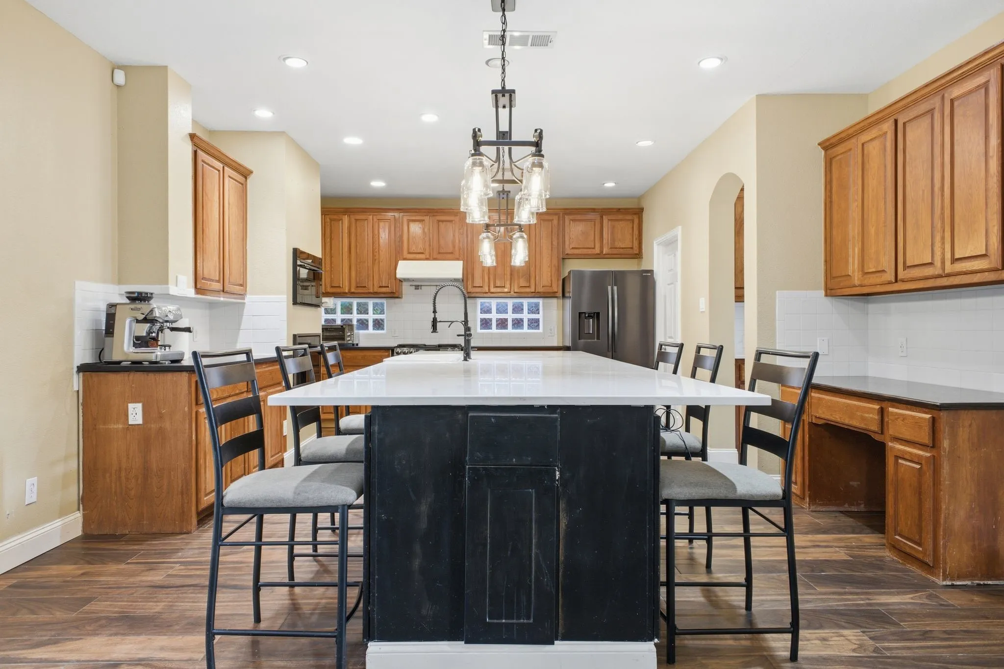 Single Family Residence For Sale in Denton County , 1605 Hawkins Court, Carrollton, Texas 75010, 4 Bedroom, 3 Bathroom, 2 Garage spaces, 2,705 Sqft, built in 2000, mls#21275510, Real Estate Agent in Carrollton, Homes For Sale in Denton county, Homes For Sale in Carrollton, Realtor in Carrollton Texas, Real Estate Brokerage Independent Realty Texas, Luminita Cordes Realtor
