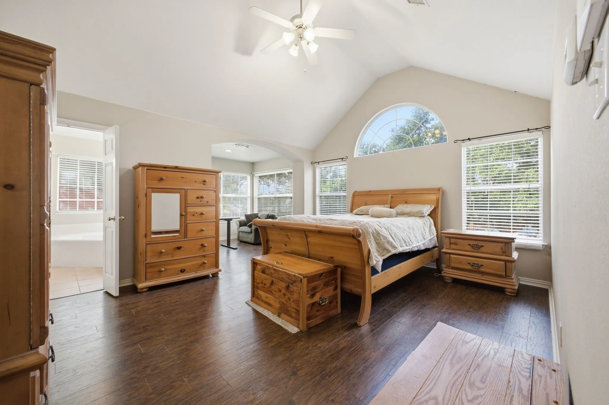 Single Family Residence For Sale in Denton County , 1605 Hawkins Court, Carrollton, Texas 75010, 4 Bedroom, 3 Bathroom, 2 Garage spaces, 2,705 Sqft, built in 2000, mls#21275510, Real Estate Agent in Carrollton, Homes For Sale in Denton county, Homes For Sale in Carrollton, Realtor in Carrollton Texas, Real Estate Brokerage Independent Realty Texas, Luminita Cordes Realtor