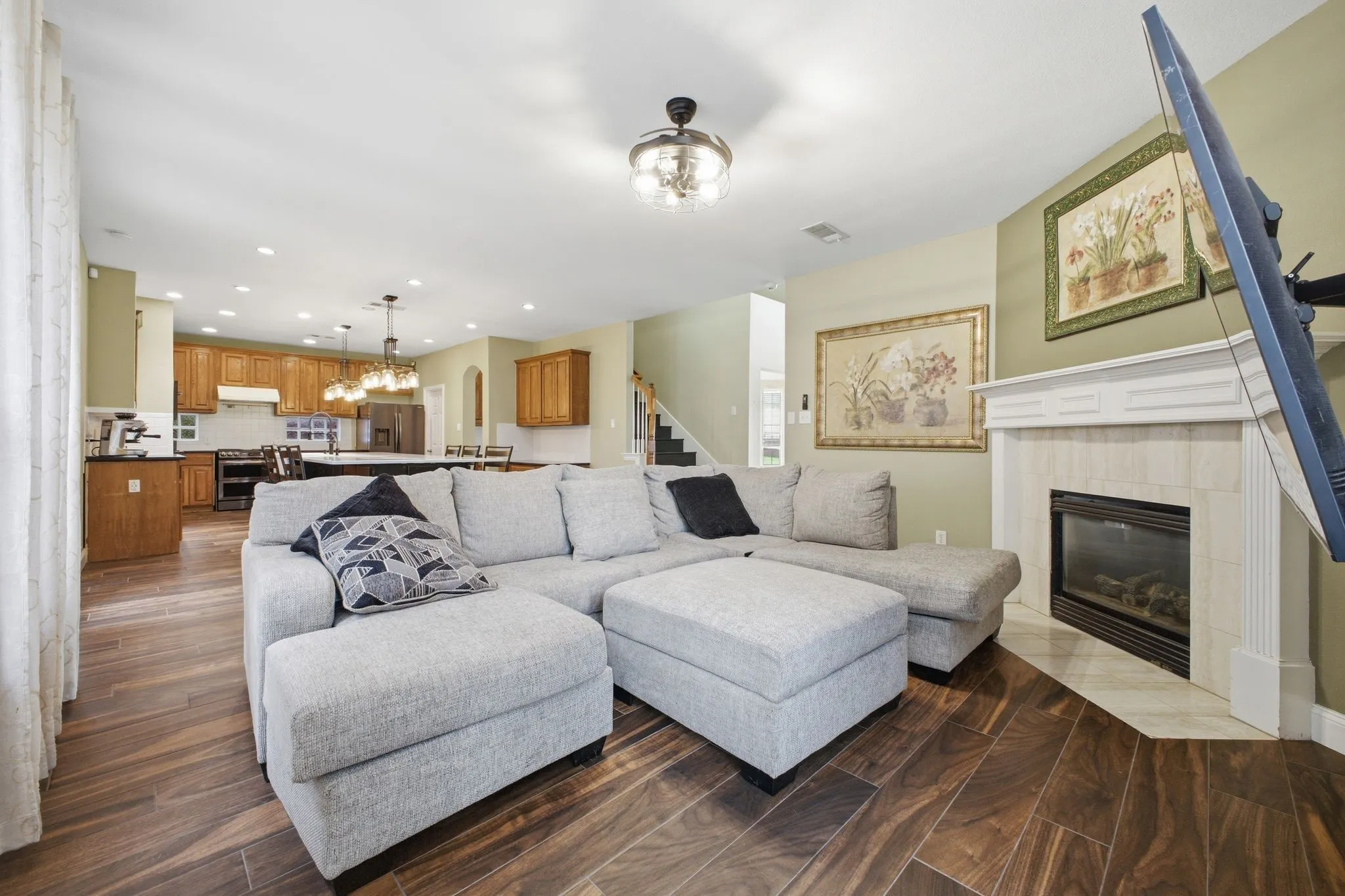 Single Family Residence For Sale in Denton County , 1605 Hawkins Court, Carrollton, Texas 75010, 4 Bedroom, 3 Bathroom, 2 Garage spaces, 2,705 Sqft, built in 2000, mls#21275510, Real Estate Agent in Carrollton, Homes For Sale in Denton county, Homes For Sale in Carrollton, Realtor in Carrollton Texas, Real Estate Brokerage Independent Realty Texas, Luminita Cordes Realtor