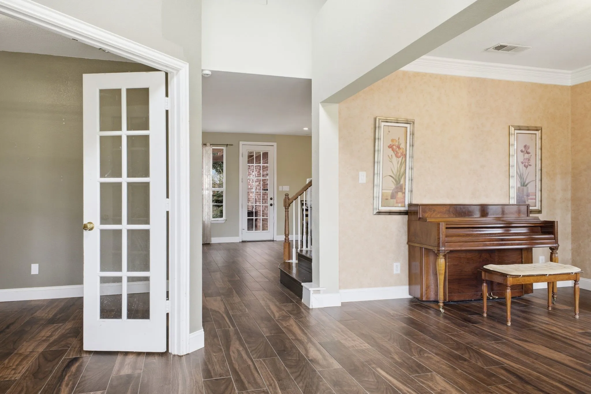 Single Family Residence For Sale in Denton County , 1605 Hawkins Court, Carrollton, Texas 75010, 4 Bedroom, 3 Bathroom, 2 Garage spaces, 2,705 Sqft, built in 2000, mls#21275510, Real Estate Agent in Carrollton, Homes For Sale in Denton county, Homes For Sale in Carrollton, Realtor in Carrollton Texas, Real Estate Brokerage Independent Realty Texas, Luminita Cordes Realtor