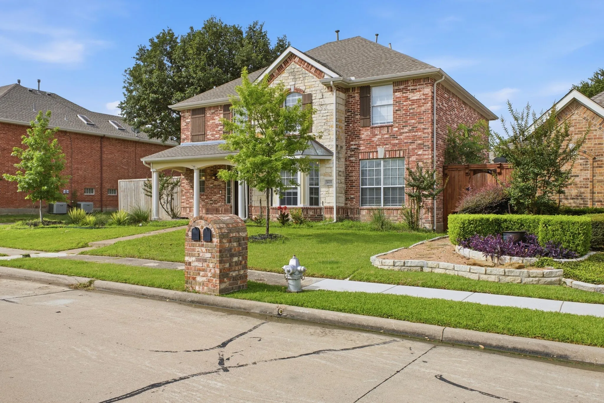 Single Family Residence For Sale in Denton County , 1605 Hawkins Court, Carrollton, Texas 75010, 4 Bedroom, 3 Bathroom, 2 Garage spaces, 2,705 Sqft, built in 2000, mls#21275510, Real Estate Agent in Carrollton, Homes For Sale in Denton county, Homes For Sale in Carrollton, Realtor in Carrollton Texas, Real Estate Brokerage Independent Realty Texas, Luminita Cordes Realtor