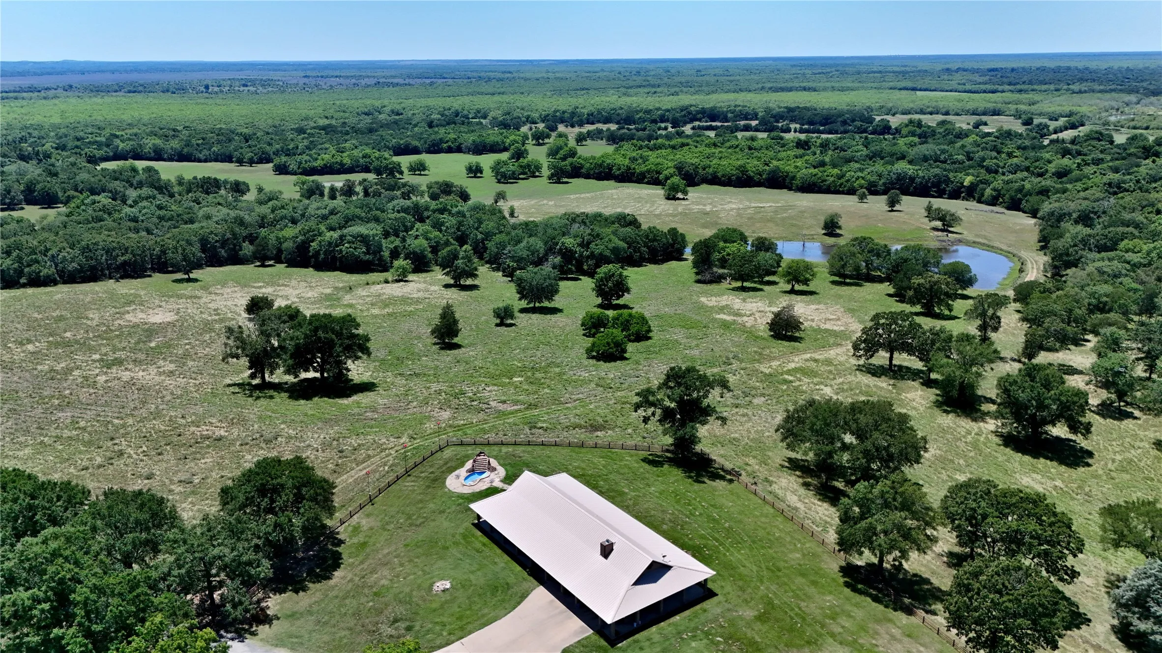 Single Family Residence For Sale in Anderson County , 1053 ACR 499, Athens, Texas 75751, 3 Bedroom, 2 Bathroom, 1 Garage spaces, 2,442 Sqft, built in 2003, mls#21277165, Real Estate Agent in Athens, Homes For Sale in Anderson county, Homes For Sale in Athens, Realtor in Athens Texas, Real Estate Brokerage Independent Realty Texas, Luminita Cordes Realtor