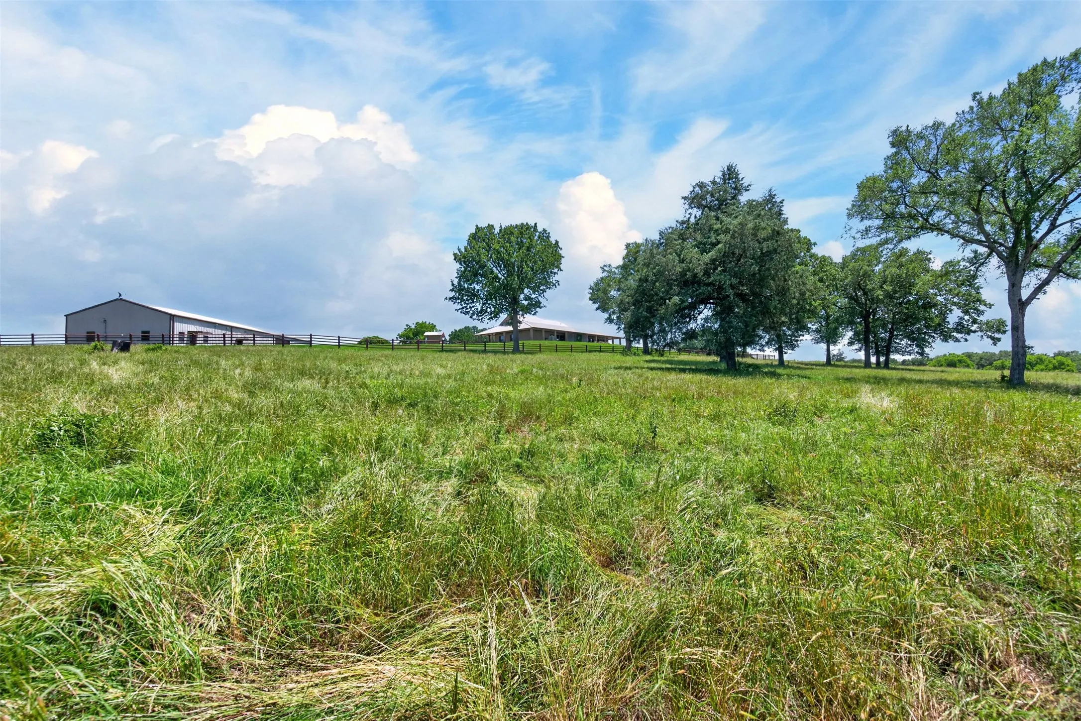 Single Family Residence For Sale in Anderson County , 1053 ACR 499, Athens, Texas 75751, 3 Bedroom, 2 Bathroom, 1 Garage spaces, 2,442 Sqft, built in 2003, mls#21277165, Real Estate Agent in Athens, Homes For Sale in Anderson county, Homes For Sale in Athens, Realtor in Athens Texas, Real Estate Brokerage Independent Realty Texas, Luminita Cordes Realtor