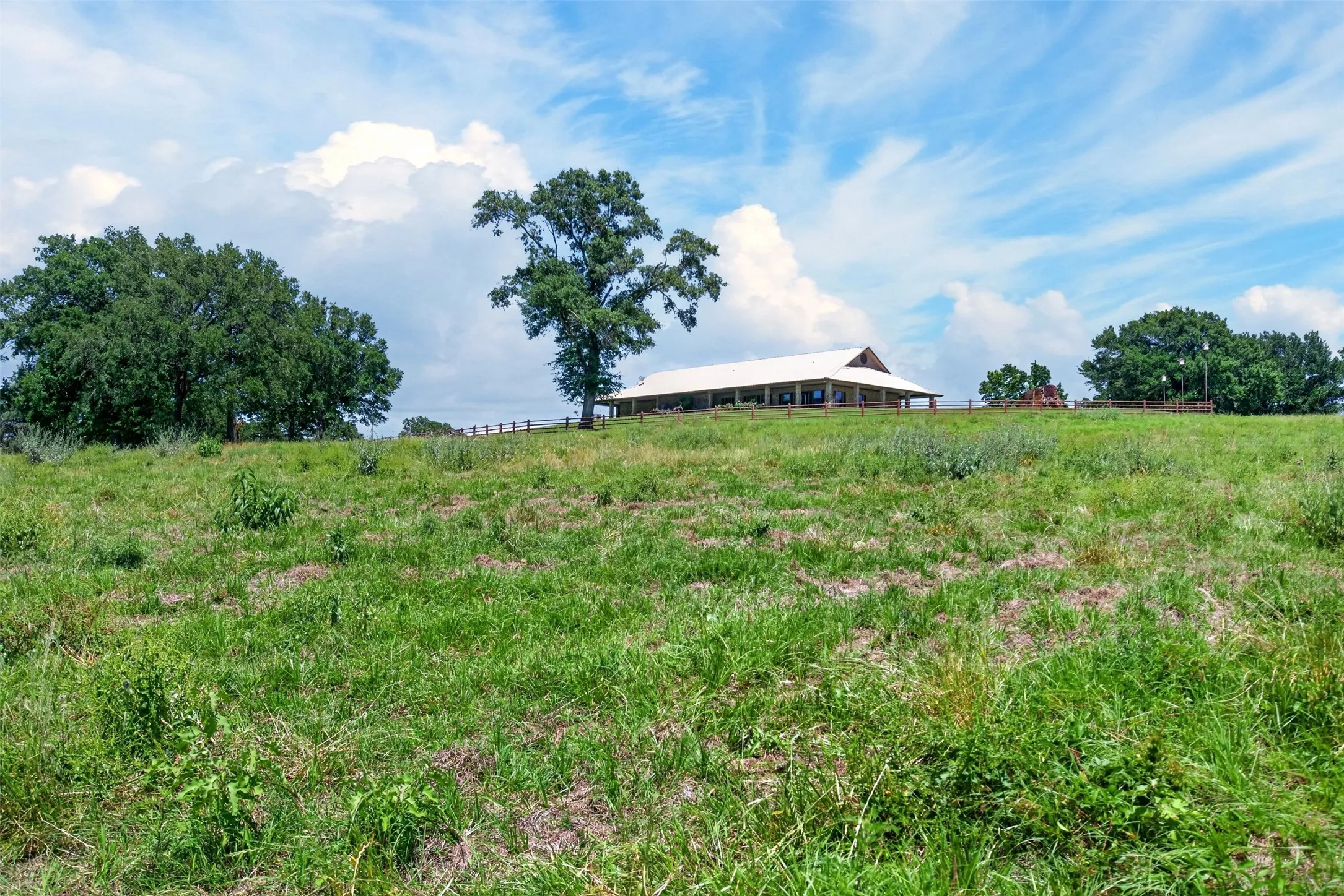 Single Family Residence For Sale in Anderson County , 1053 ACR 499, Athens, Texas 75751, 3 Bedroom, 2 Bathroom, 1 Garage spaces, 2,442 Sqft, built in 2003, mls#21277165, Real Estate Agent in Athens, Homes For Sale in Anderson county, Homes For Sale in Athens, Realtor in Athens Texas, Real Estate Brokerage Independent Realty Texas, Luminita Cordes Realtor