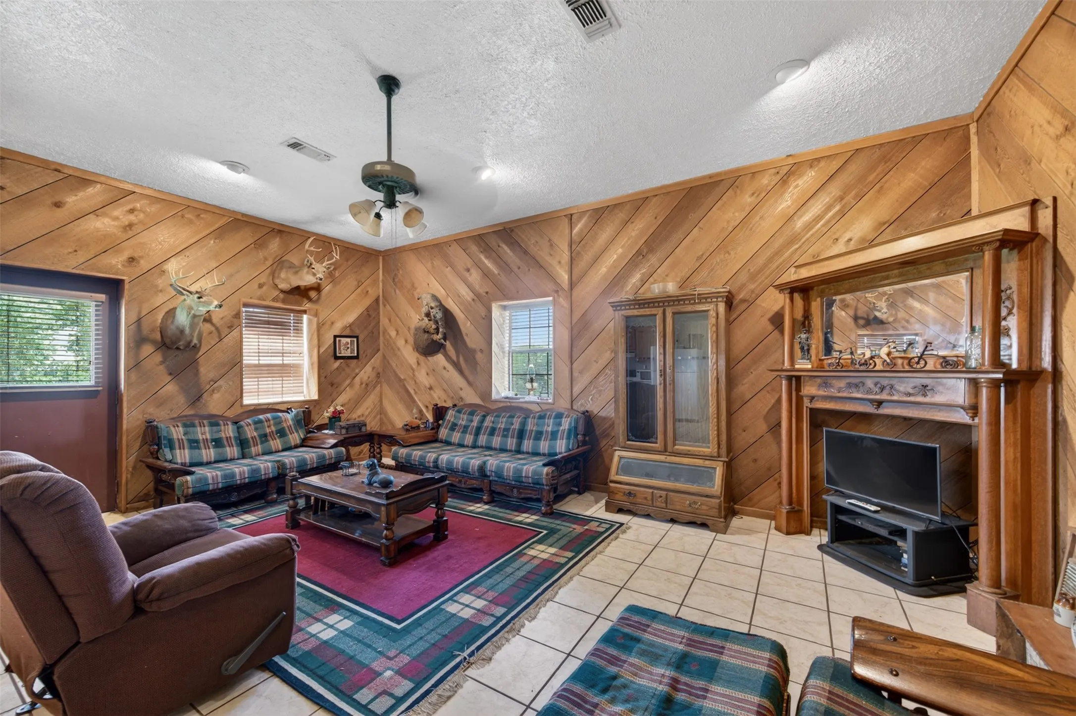 Single Family Residence For Sale in Anderson County , 1053 ACR 499, Athens, Texas 75751, 3 Bedroom, 2 Bathroom, 1 Garage spaces, 2,442 Sqft, built in 2003, mls#21277165, Real Estate Agent in Athens, Homes For Sale in Anderson county, Homes For Sale in Athens, Realtor in Athens Texas, Real Estate Brokerage Independent Realty Texas, Luminita Cordes Realtor