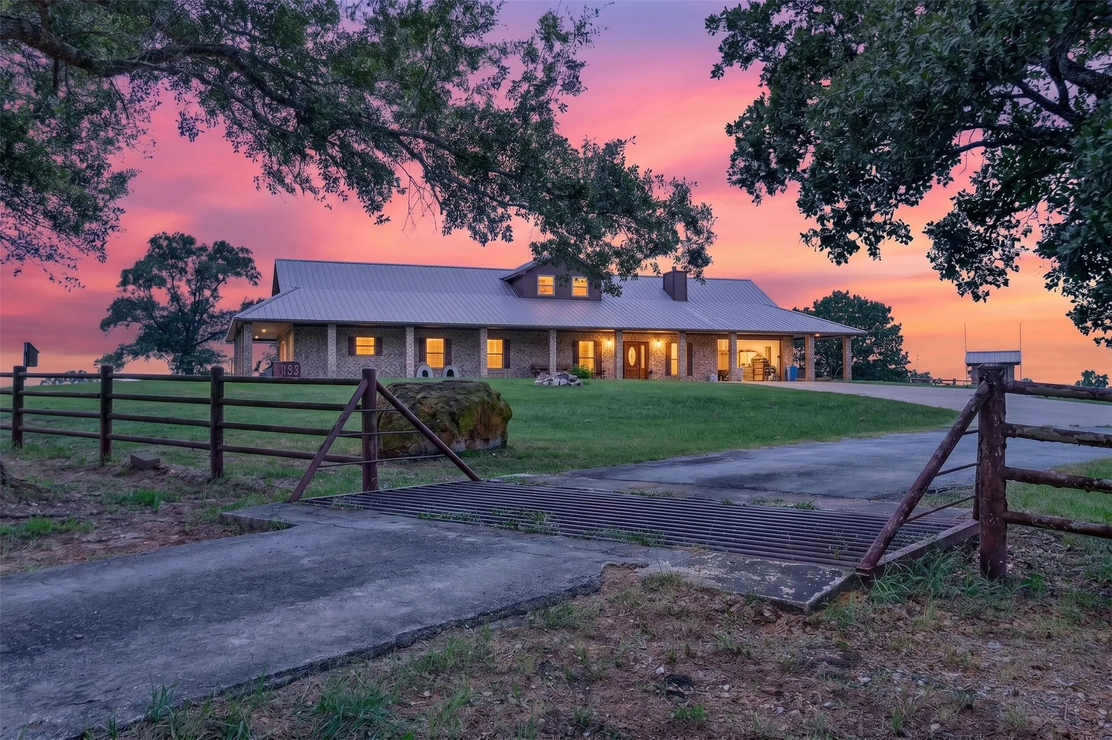 Single Family Residence For Sale in Anderson County , 1053 ACR 499, Athens, Texas 75751, 3 Bedroom, 2 Bathroom, 1 Garage spaces, 2,442 Sqft, built in 2003, mls#21277165, Real Estate Agent in Athens, Homes For Sale in Anderson county, Homes For Sale in Athens, Realtor in Athens Texas, Real Estate Brokerage Independent Realty Texas, Luminita Cordes Realtor