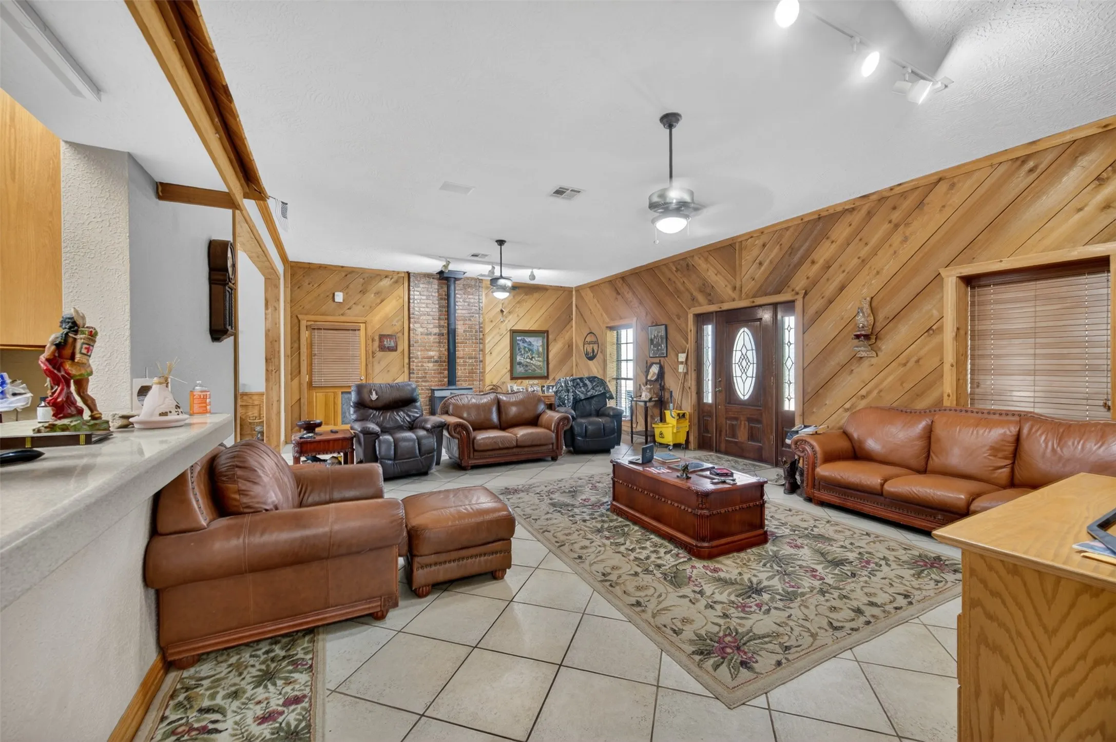 Single Family Residence For Sale in Anderson County , 1053 ACR 499, Athens, Texas 75751, 3 Bedroom, 2 Bathroom, 1 Garage spaces, 2,442 Sqft, built in 2003, mls#21277165, Real Estate Agent in Athens, Homes For Sale in Anderson county, Homes For Sale in Athens, Realtor in Athens Texas, Real Estate Brokerage Independent Realty Texas, Luminita Cordes Realtor