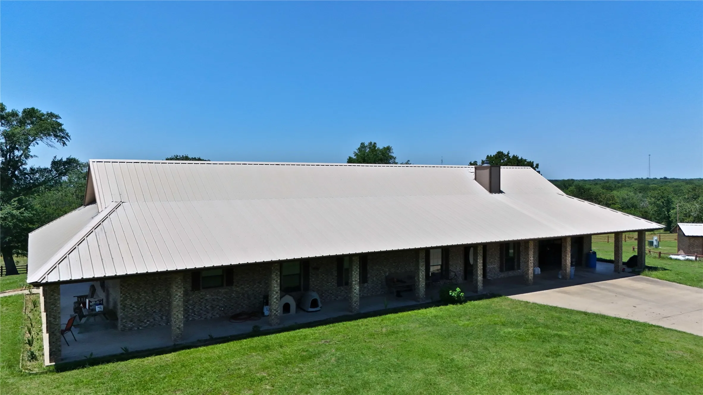 Single Family Residence For Sale in Anderson County , 1053 ACR 499, Athens, Texas 75751, 3 Bedroom, 2 Bathroom, 1 Garage spaces, 2,442 Sqft, built in 2003, mls#21277165, Real Estate Agent in Athens, Homes For Sale in Anderson county, Homes For Sale in Athens, Realtor in Athens Texas, Real Estate Brokerage Independent Realty Texas, Luminita Cordes Realtor