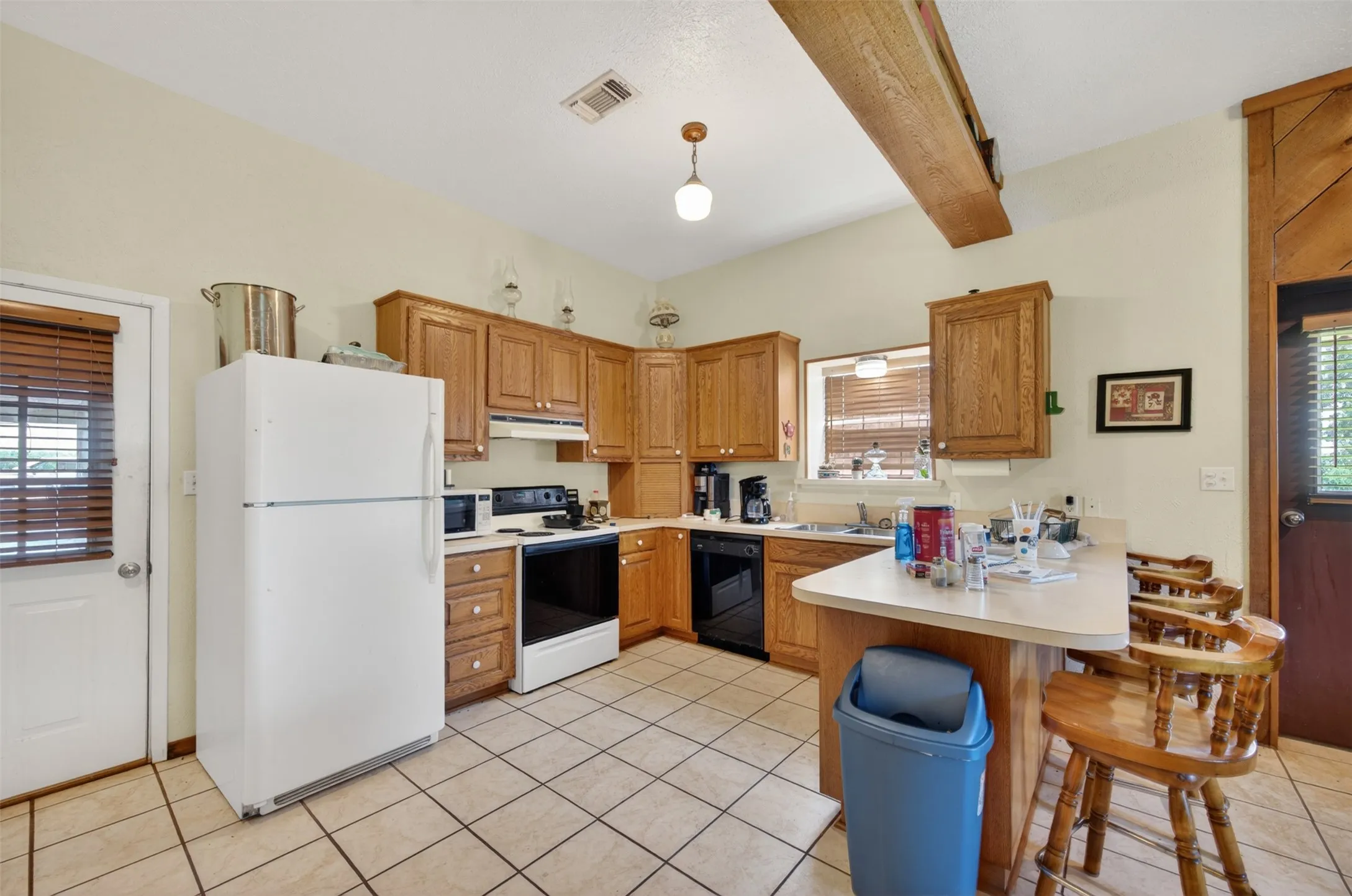 Single Family Residence For Sale in Anderson County , 1053 ACR 499, Athens, Texas 75751, 3 Bedroom, 2 Bathroom, 1 Garage spaces, 2,442 Sqft, built in 2003, mls#21277165, Real Estate Agent in Athens, Homes For Sale in Anderson county, Homes For Sale in Athens, Realtor in Athens Texas, Real Estate Brokerage Independent Realty Texas, Luminita Cordes Realtor