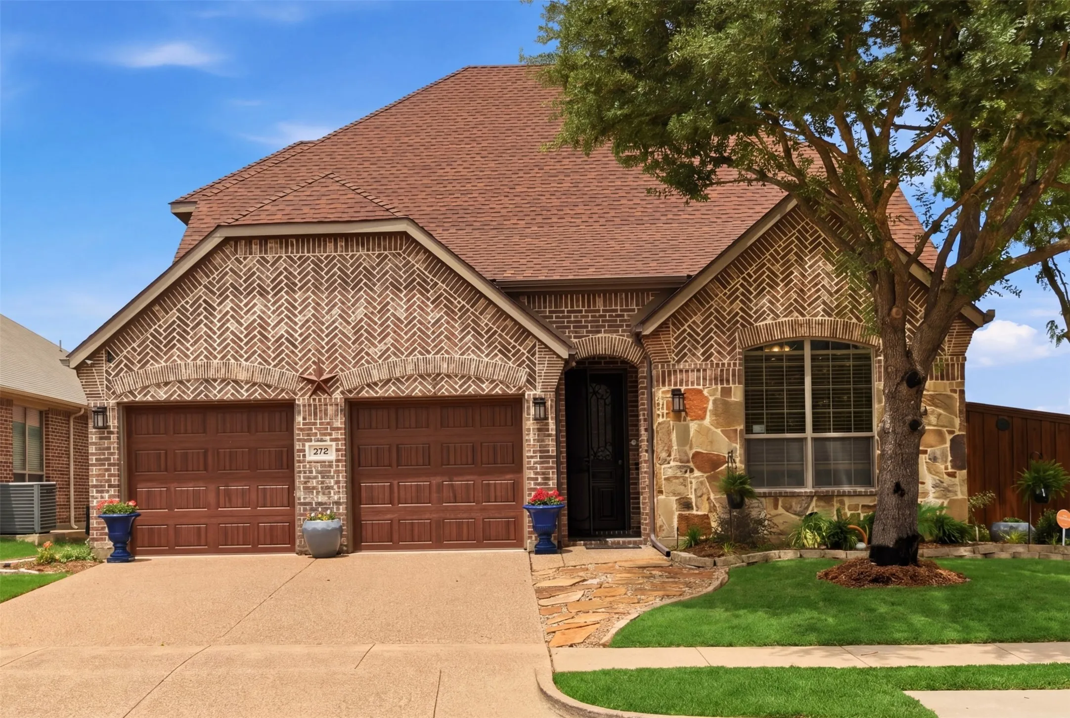 Single Family Residence For Sale in Rockwall County , 572 Louder Way, Fate, Texas 75087, 4 Bedroom, 3 Bathroom, 2 Garage spaces, 2,809 Sqft, built in 2011, mls#21273358, Real Estate Agent in Fate, Homes For Sale in Rockwall county, Homes For Sale in Fate, Realtor in Fate Texas, Real Estate Brokerage Independent Realty Texas, Luminita Cordes Realtor