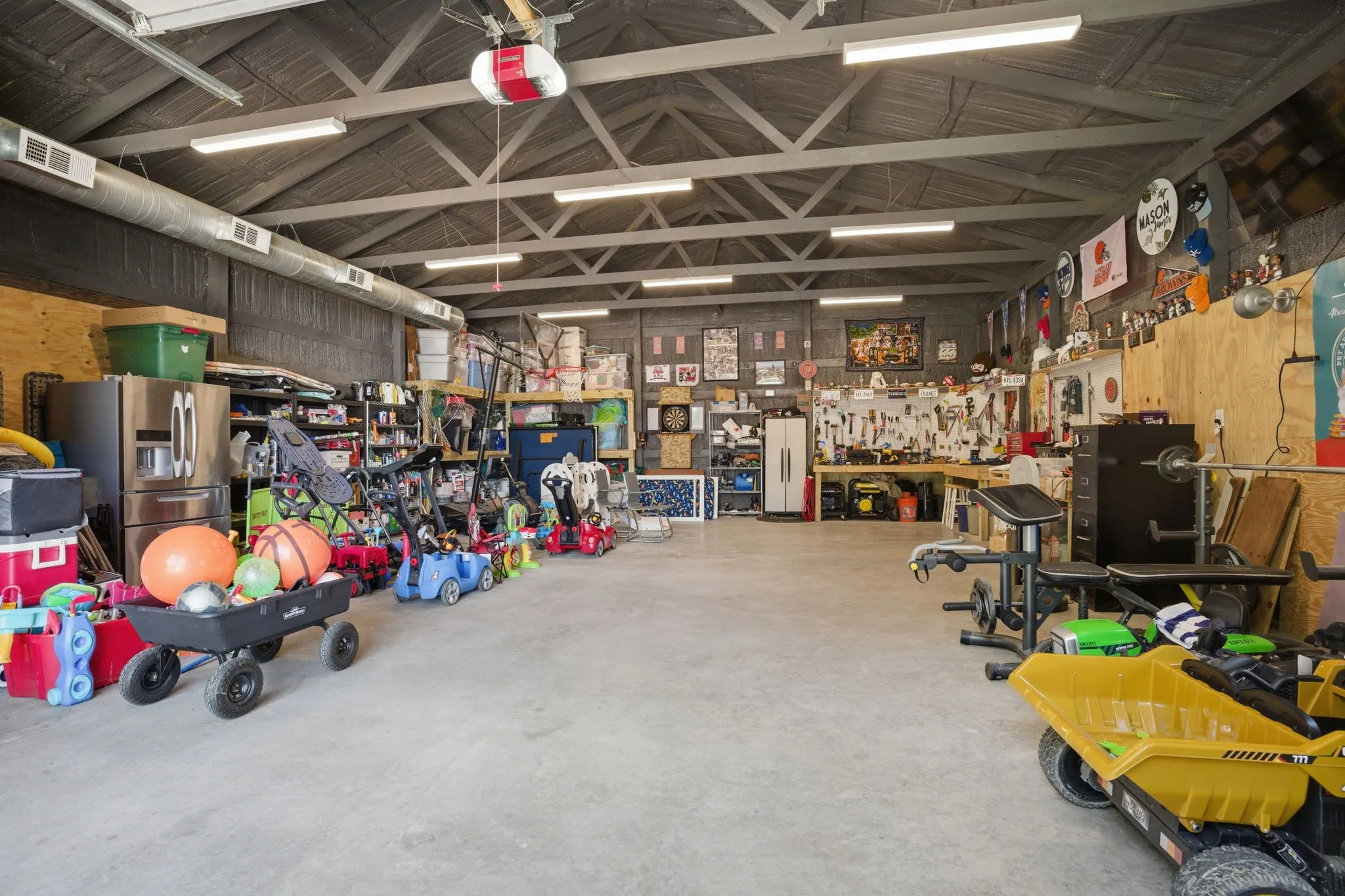 1200 sqft insulated shop with HVAC and 10' rollup door