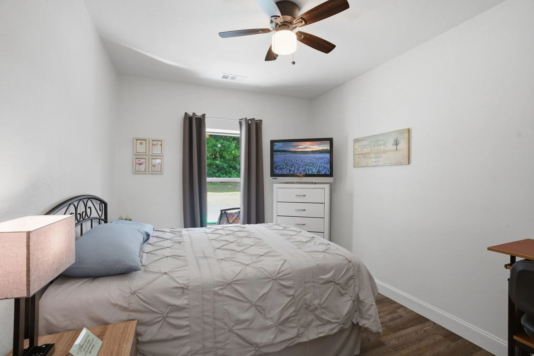 Guest room (12X10) with great closet space