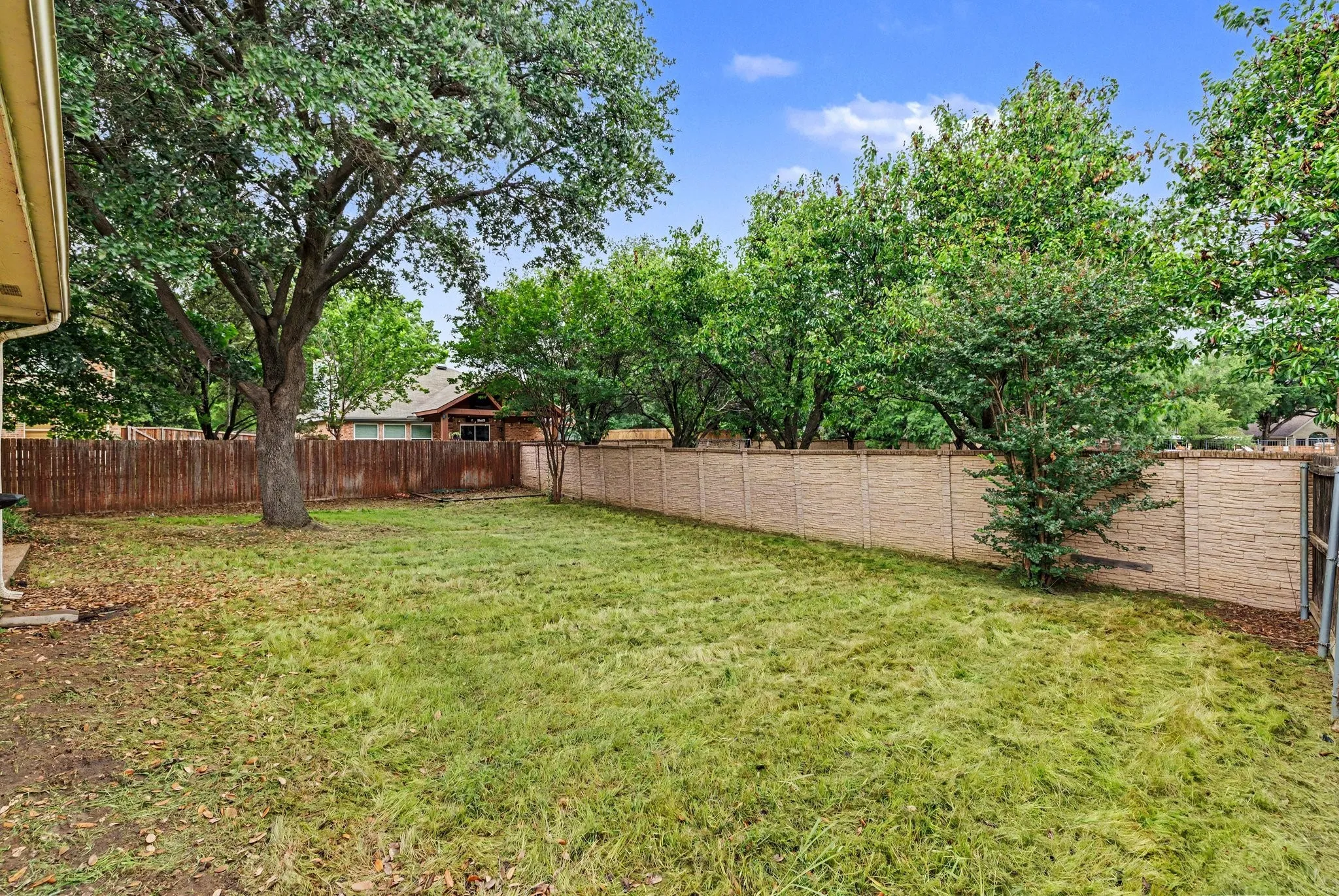 Single Family Residence For Sale in Denton County , 612 Alpine Cove, Flower Mound, Texas 75028, 4 Bedroom, 2 Bathroom, 2 Garage spaces, 2,211 Sqft, built in 1997, mls#21278374, Real Estate Agent in Flower Mound, Homes For Sale in Denton county, Homes For Sale in Flower Mound, Realtor in Flower Mound Texas, Real Estate Brokerage Independent Realty Texas, Luminita Cordes Realtor