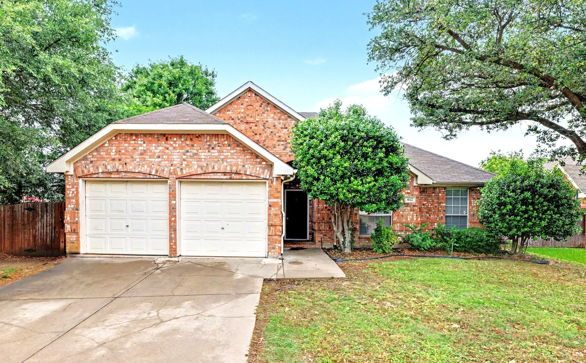 Single Family Residence For Sale in Denton County , 612 Alpine Cove, Flower Mound, Texas 75028, 4 Bedroom, 2 Bathroom, 2 Garage spaces, 2,211 Sqft, built in 1997, mls#21278374, Real Estate Agent in Flower Mound, Homes For Sale in Denton county, Homes For Sale in Flower Mound, Realtor in Flower Mound Texas, Real Estate Brokerage Independent Realty Texas, Luminita Cordes Realtor