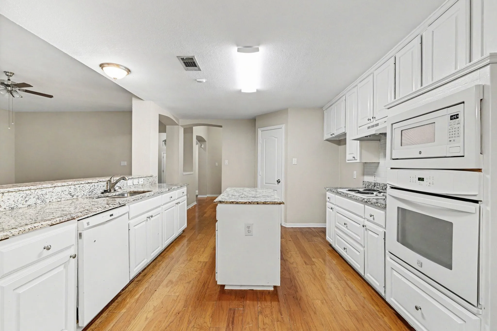 Single Family Residence For Sale in Denton County , 612 Alpine Cove, Flower Mound, Texas 75028, 4 Bedroom, 2 Bathroom, 2 Garage spaces, 2,211 Sqft, built in 1997, mls#21278374, Real Estate Agent in Flower Mound, Homes For Sale in Denton county, Homes For Sale in Flower Mound, Realtor in Flower Mound Texas, Real Estate Brokerage Independent Realty Texas, Luminita Cordes Realtor