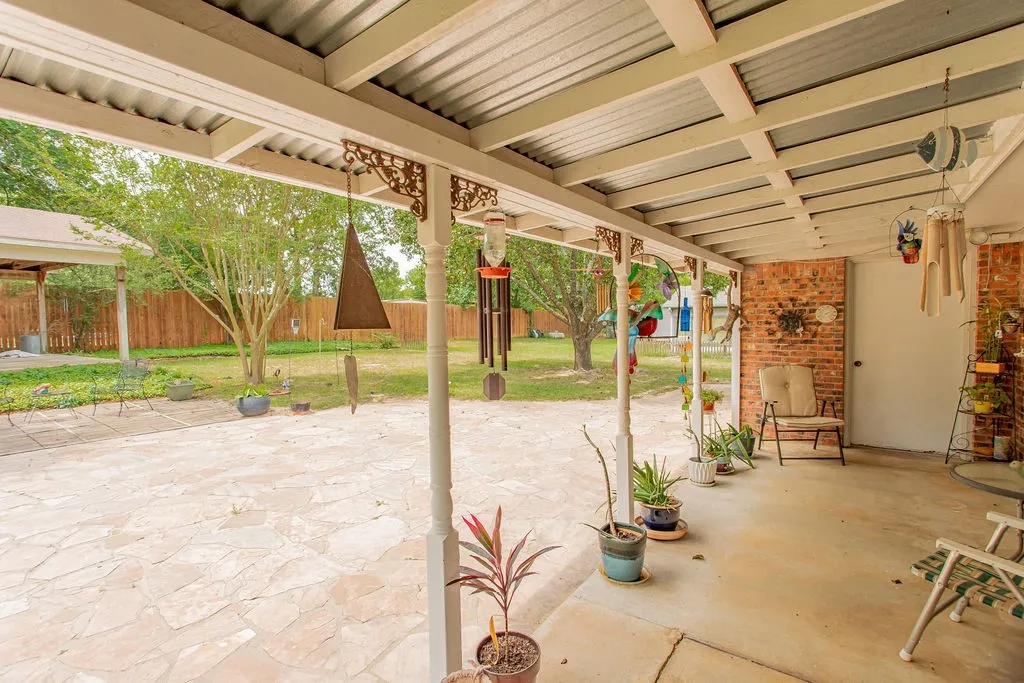 Single Family Residence For Sale in Smith County , 324 Texas Drive, Hideaway, Texas 75771, 3 Bedrooms, 2 Bathrooms, Garage spaces, 1,448 Sqft, built in 1970, Price $265,000, mls#21278259, Real Estate Agent in Hideaway, Homes For Sale in Smith county, Homes For Sale in Hideaway, Realtor in Hideaway Texas, Real Estate Brokerage Independent Realty Texas, Luminita Cordes Realtor