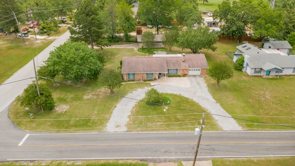Single Family Residence For Sale in Smith County , 324 Texas Drive, Hideaway, Texas 75771, 3 Bedrooms, 2 Bathrooms, Garage spaces, 1,448 Sqft, built in 1970, Price $265,000, mls#21278259, Real Estate Agent in Hideaway, Homes For Sale in Smith county, Homes For Sale in Hideaway, Realtor in Hideaway Texas, Real Estate Brokerage Independent Realty Texas, Luminita Cordes Realtor