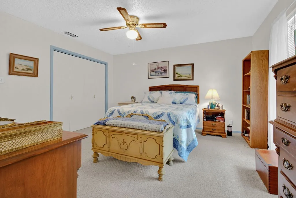 Single Family Residence For Sale in Smith County , 324 Texas Drive, Hideaway, Texas 75771, 3 Bedrooms, 2 Bathrooms, Garage spaces, 1,448 Sqft, built in 1970, Price $265,000, mls#21278259, Real Estate Agent in Hideaway, Homes For Sale in Smith county, Homes For Sale in Hideaway, Realtor in Hideaway Texas, Real Estate Brokerage Independent Realty Texas, Luminita Cordes Realtor