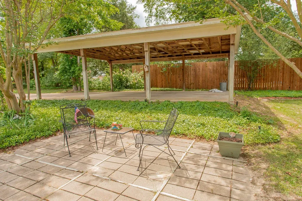 Single Family Residence For Sale in Smith County , 324 Texas Drive, Hideaway, Texas 75771, 3 Bedrooms, 2 Bathrooms, Garage spaces, 1,448 Sqft, built in 1970, Price $265,000, mls#21278259, Real Estate Agent in Hideaway, Homes For Sale in Smith county, Homes For Sale in Hideaway, Realtor in Hideaway Texas, Real Estate Brokerage Independent Realty Texas, Luminita Cordes Realtor