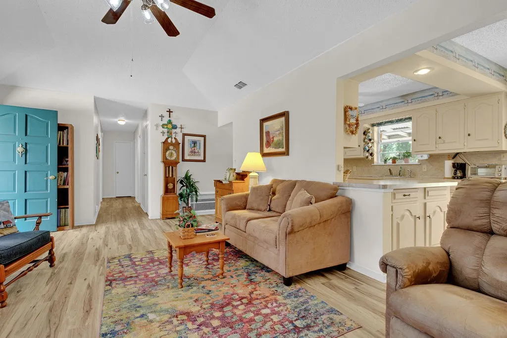 Single Family Residence For Sale in Smith County , 324 Texas Drive, Hideaway, Texas 75771, 3 Bedrooms, 2 Bathrooms, Garage spaces, 1,448 Sqft, built in 1970, Price $265,000, mls#21278259, Real Estate Agent in Hideaway, Homes For Sale in Smith county, Homes For Sale in Hideaway, Realtor in Hideaway Texas, Real Estate Brokerage Independent Realty Texas, Luminita Cordes Realtor